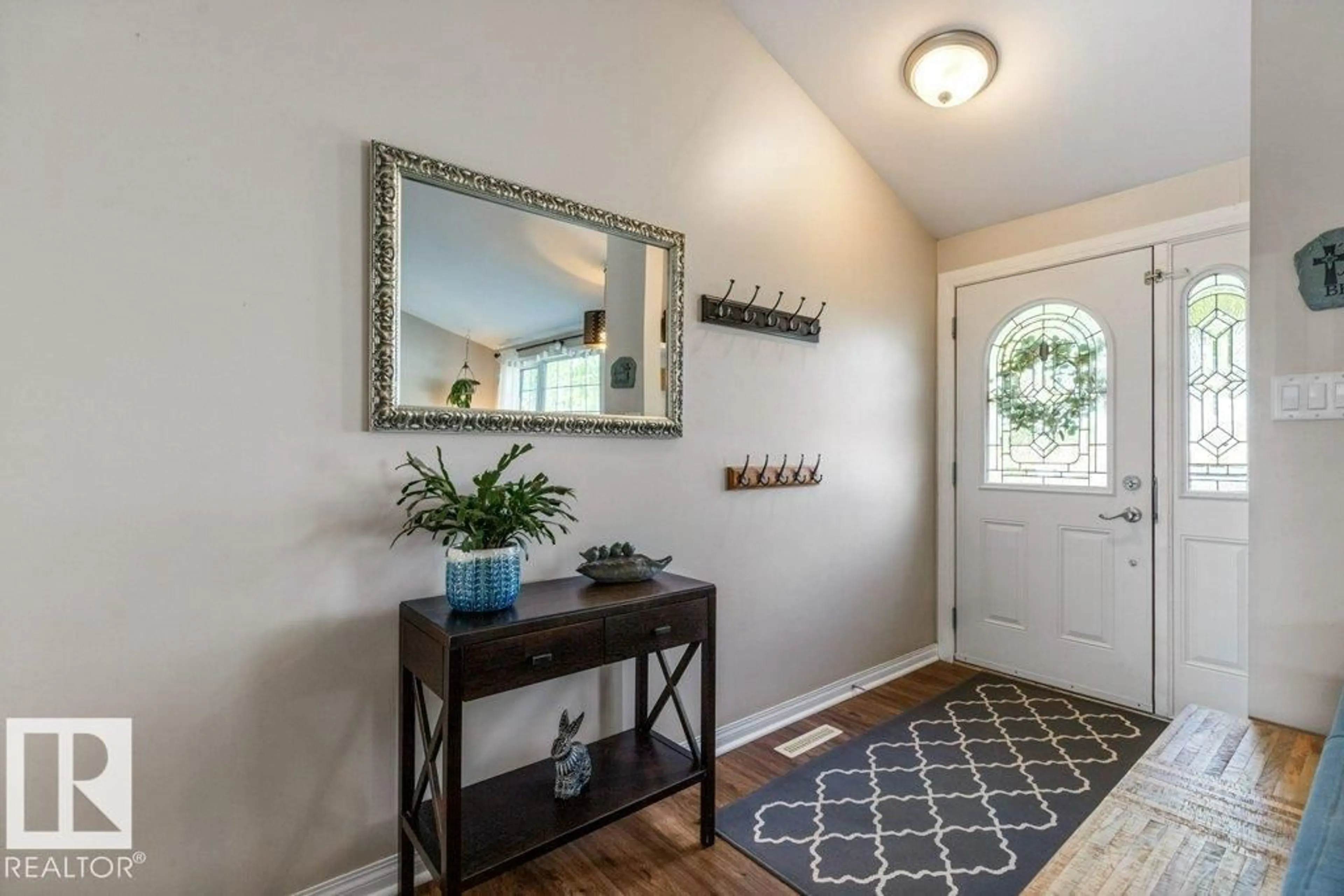 Indoor entryway for 8723 68A ST, Edmonton Alberta T6B1T6