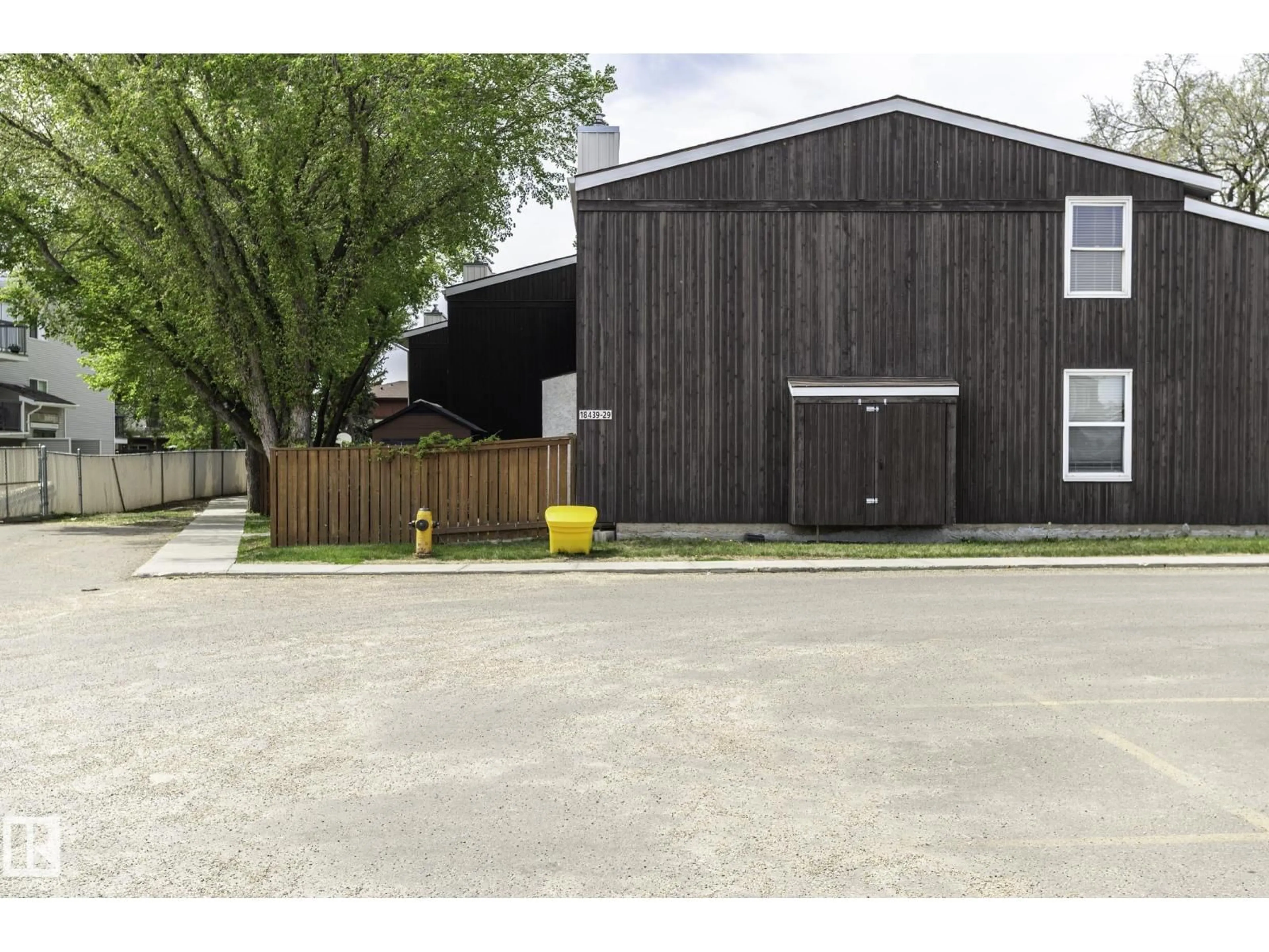 Shed for 18439 66 AV, Edmonton Alberta T5T1Z5