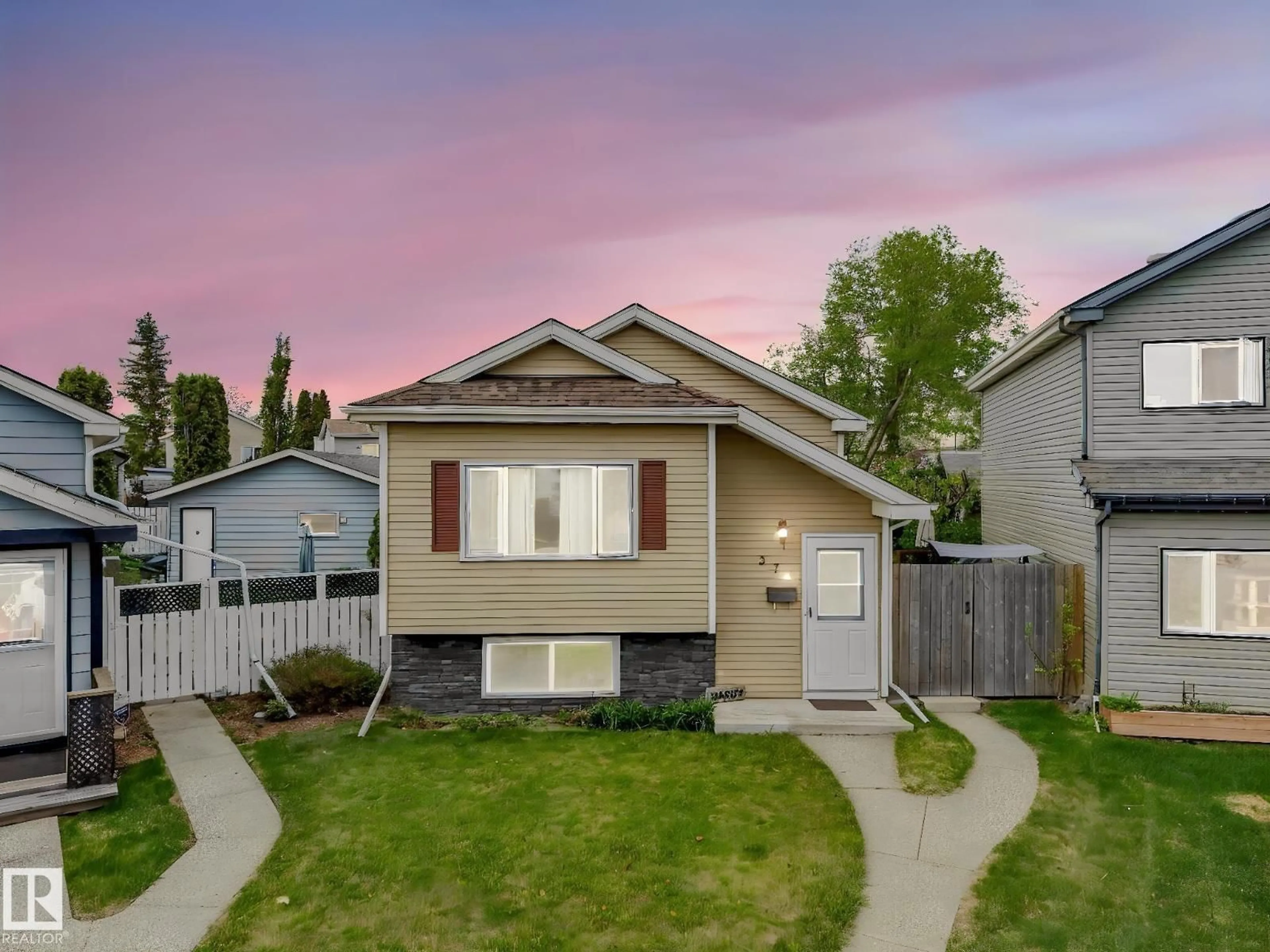 Home with vinyl exterior material, street for 373 KIRKPATRICK CR, Edmonton Alberta T6L5C9