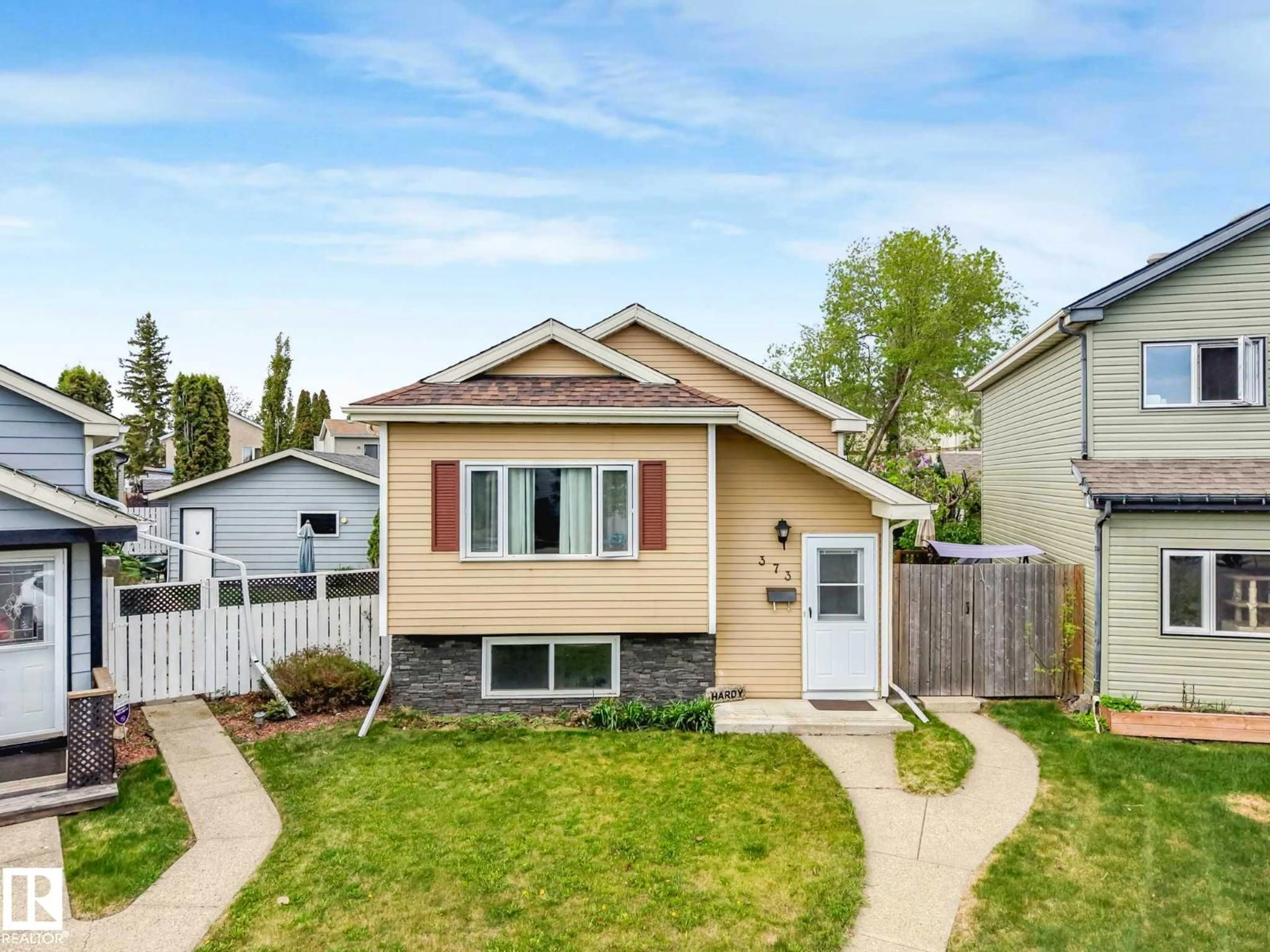 Home with vinyl exterior material, street for 373 KIRKPATRICK CR, Edmonton Alberta T6L5C9
