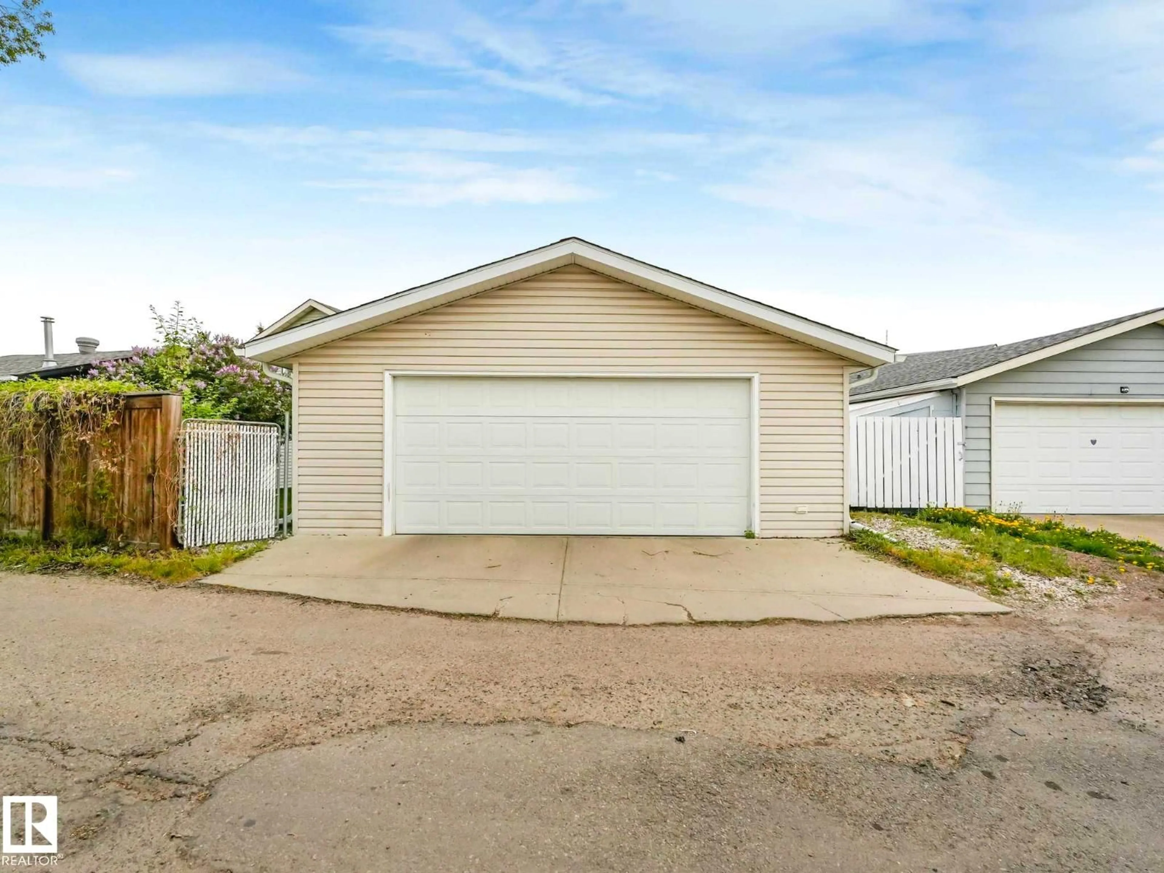 Indoor garage for 373 KIRKPATRICK CR, Edmonton Alberta T6L5C9