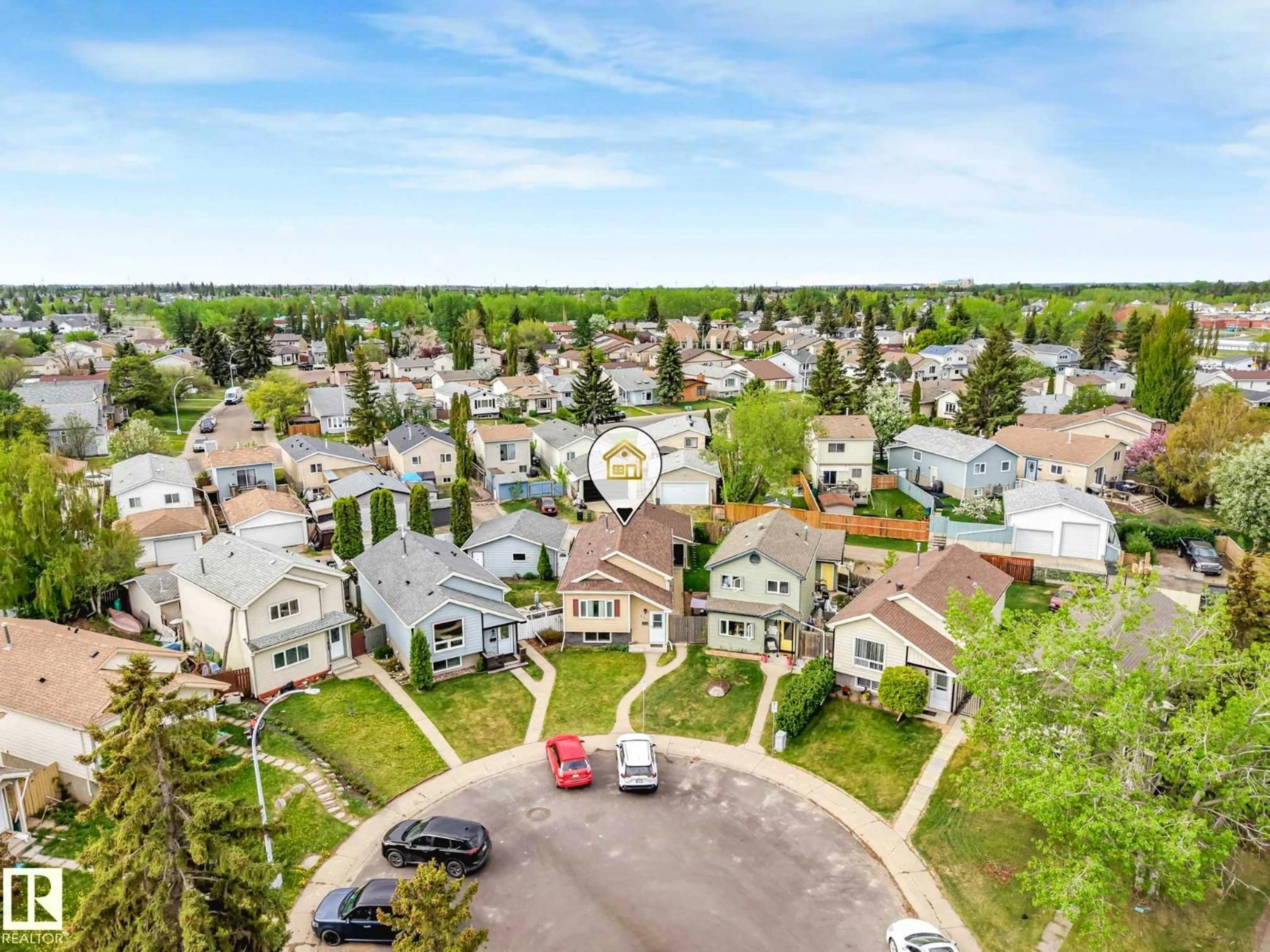 A pic from outside/outdoor area/front of a property/back of a property/a pic from drone, unknown for 373 KIRKPATRICK CR, Edmonton Alberta T6L5C9