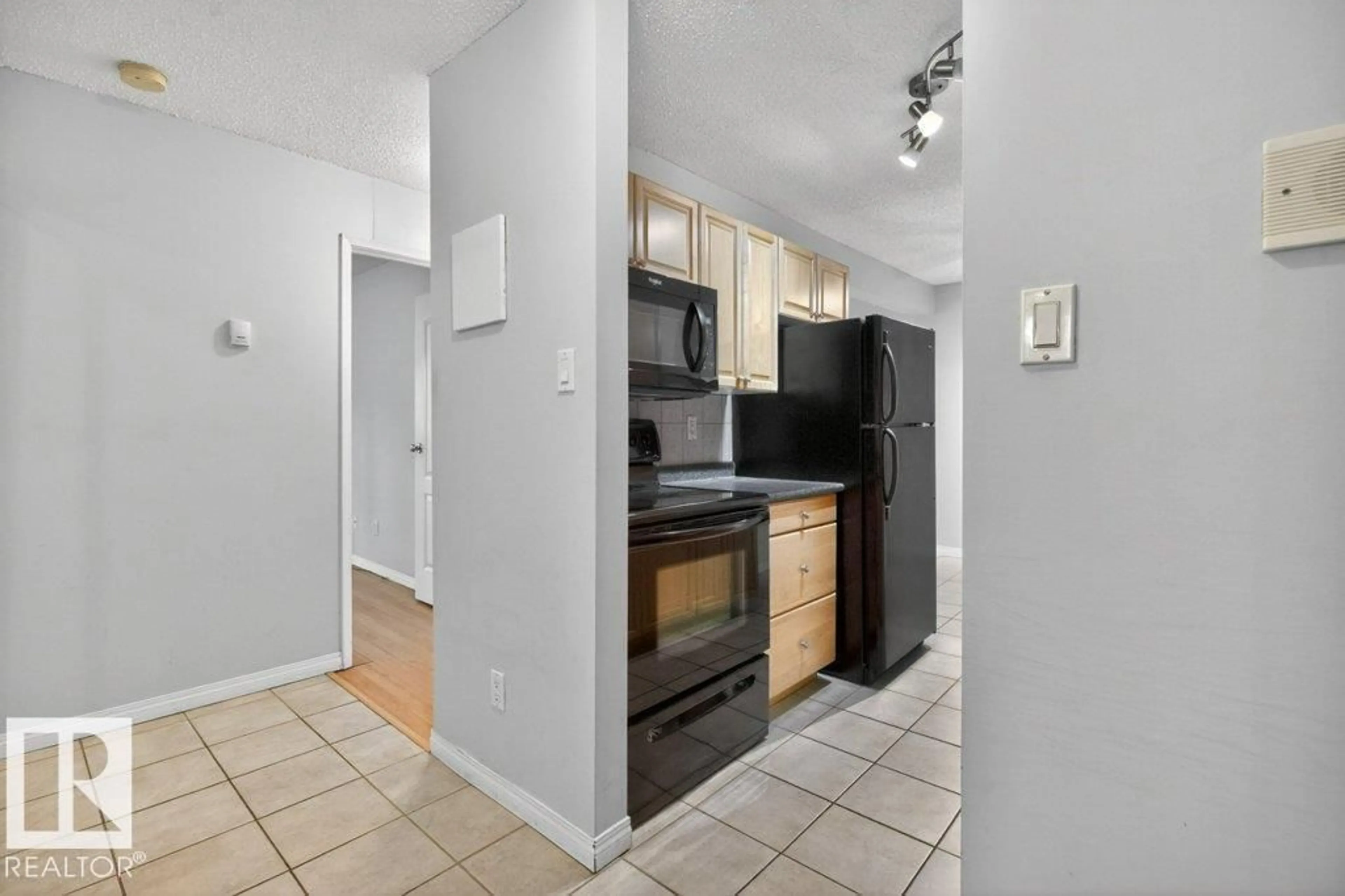Standard kitchen, unknown for #411 - 10529 93 ST, Edmonton Alberta T5H1X6