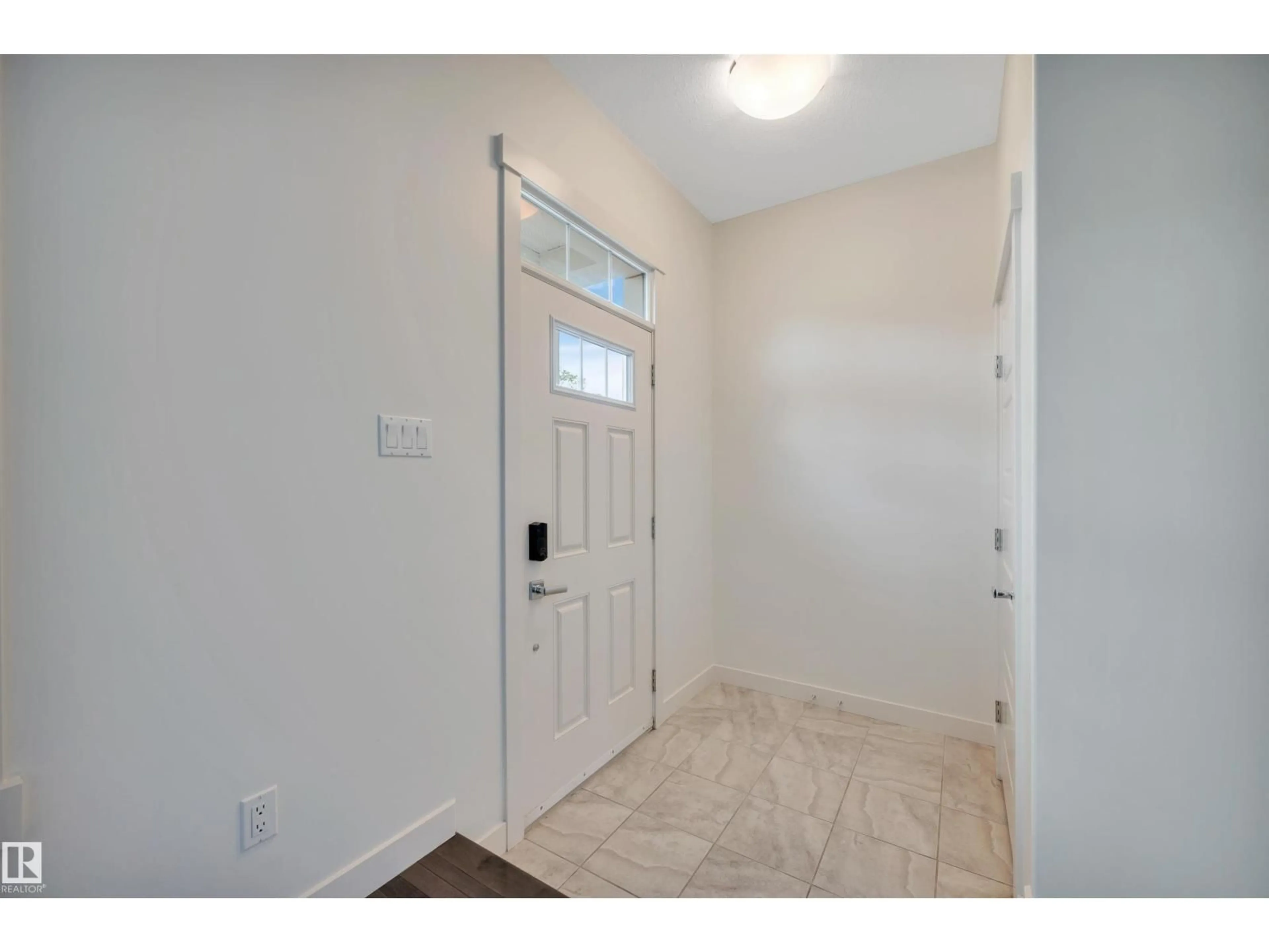 Indoor entryway for 908 VALOUR WY, Edmonton Alberta T5E6S1