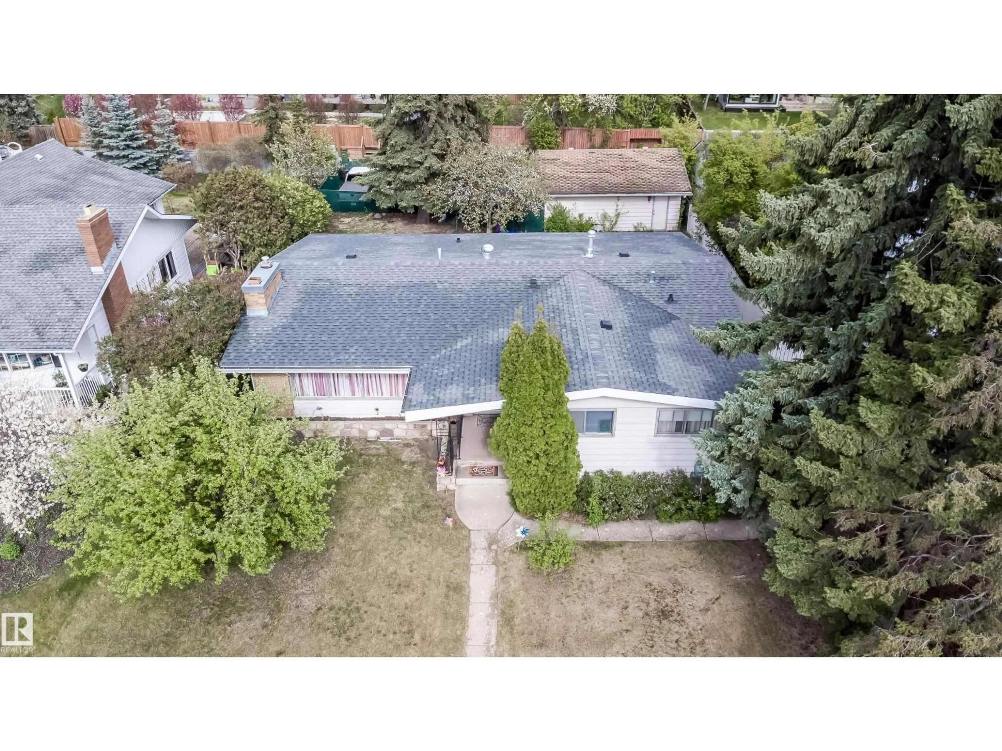 A pic from outside/outdoor area/front of a property/back of a property/a pic from drone, street for NW - 6403 132 ST, Edmonton Alberta T6H3Y8