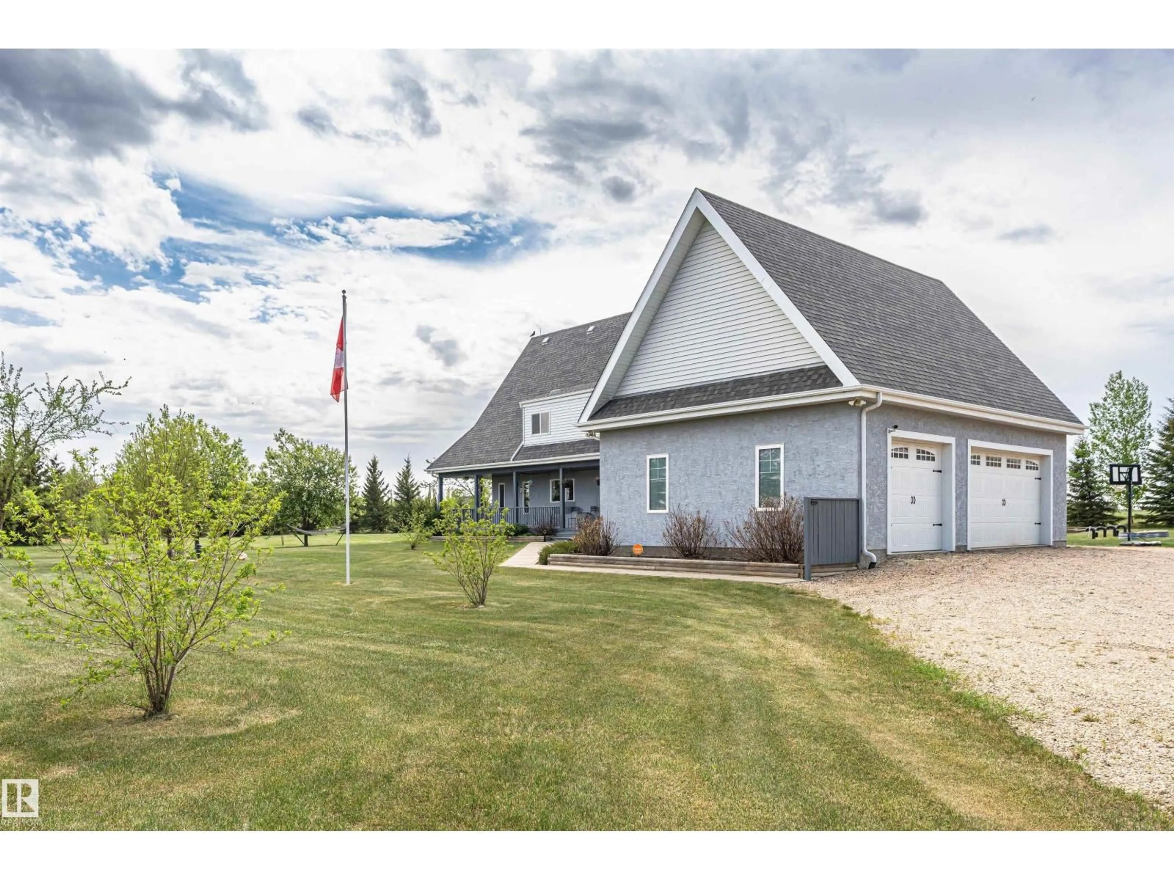 Home with vinyl exterior material, unknown for 55404 RR 245, Rural Sturgeon County Alberta T8R1P4