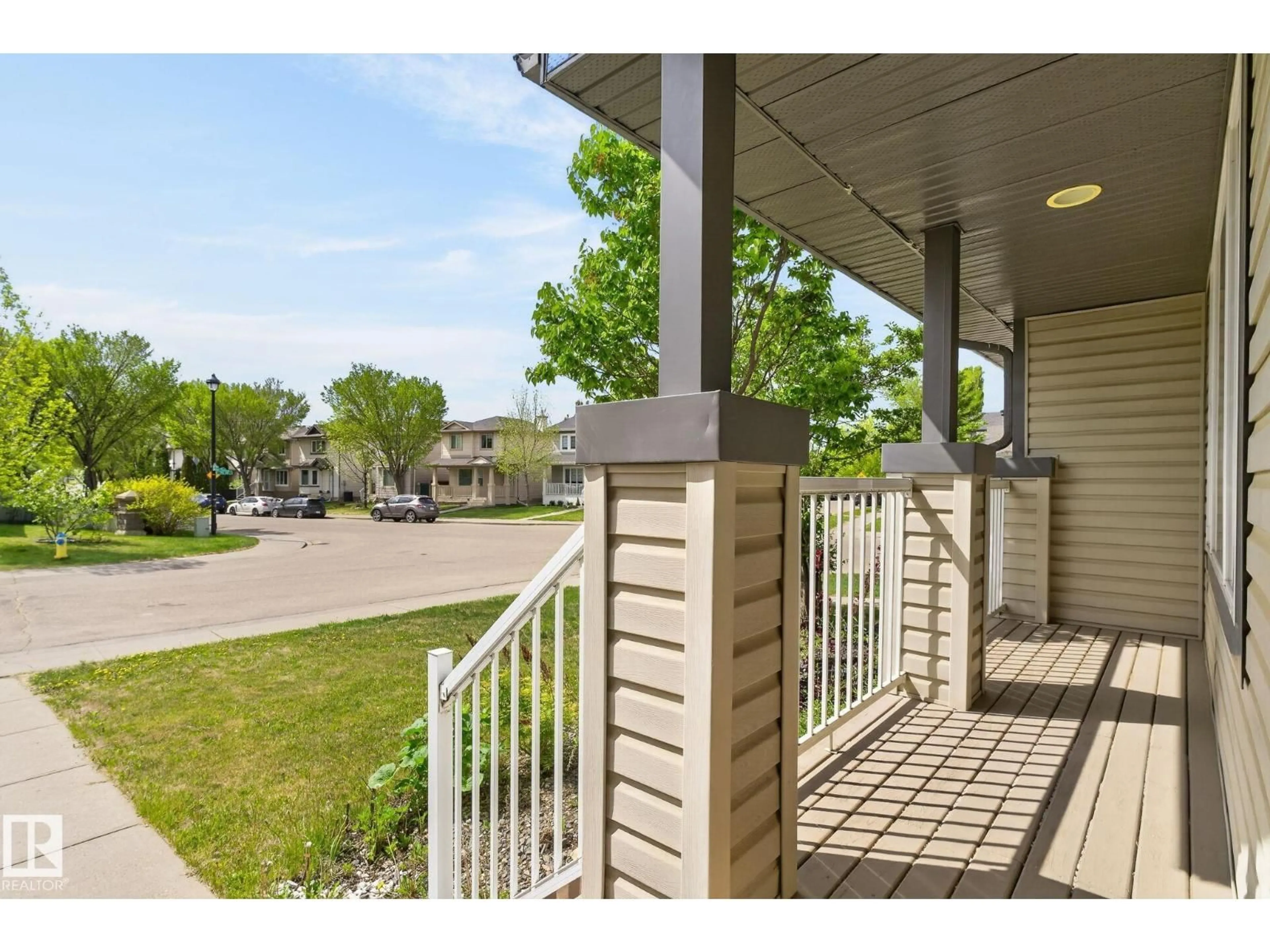 Patio, unknown for 21244 90 AV, Edmonton Alberta T5T6Z1