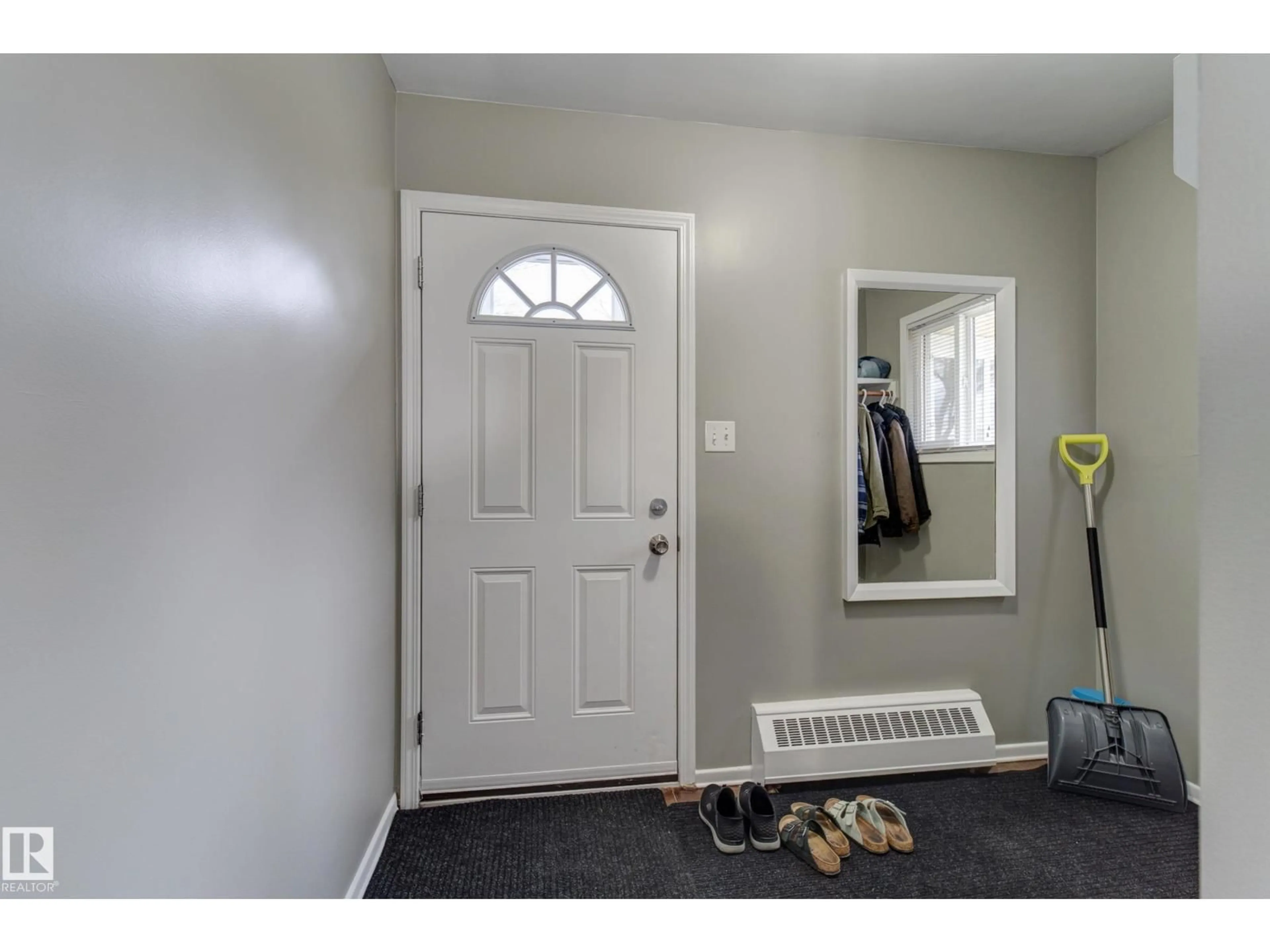 Indoor entryway for 10524 78 ST, Edmonton Alberta T6A3E9