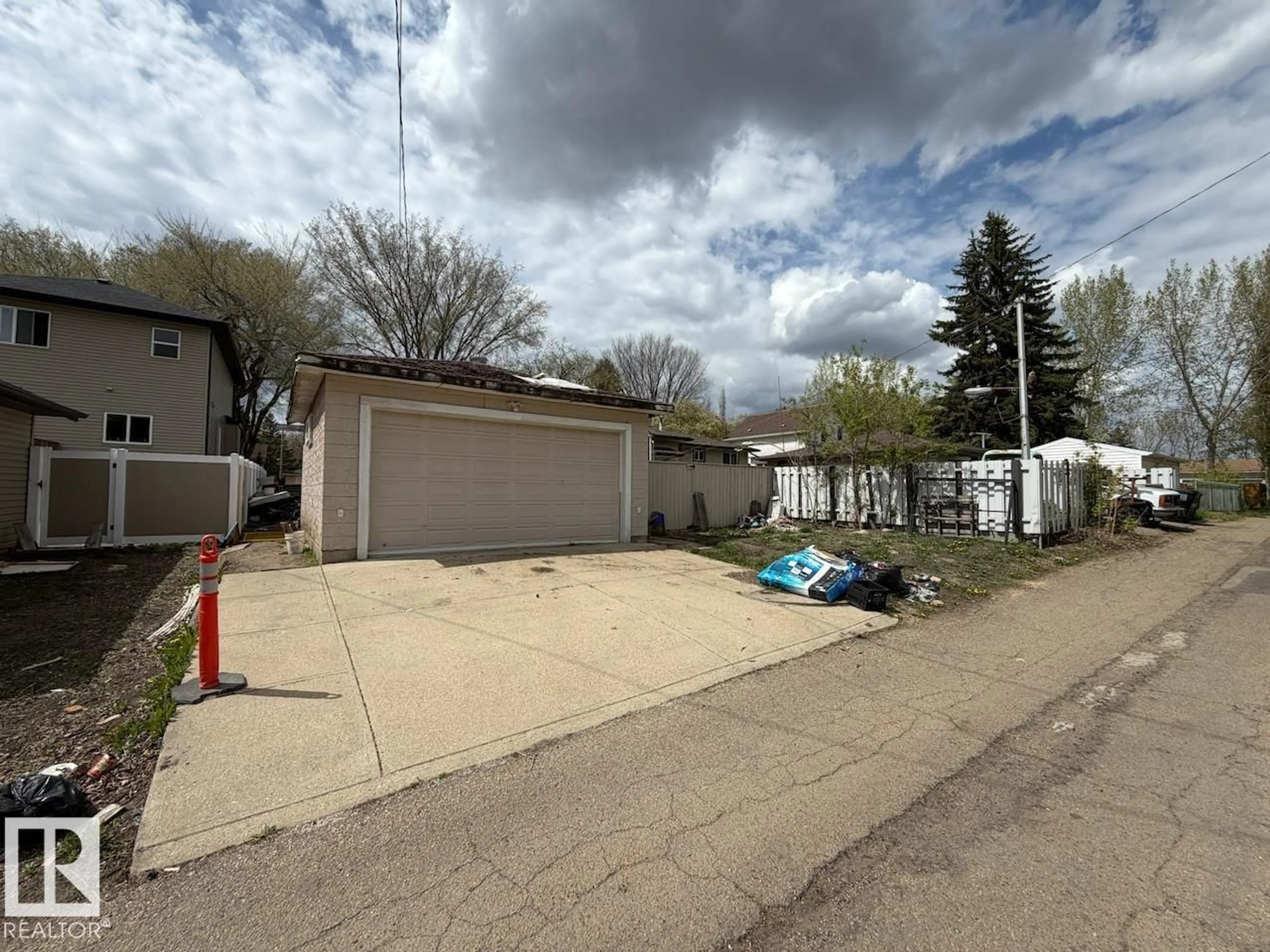A pic from outside/outdoor area/front of a property/back of a property/a pic from drone, street for NW - 11839 56 ST, Edmonton Alberta T5W3S7