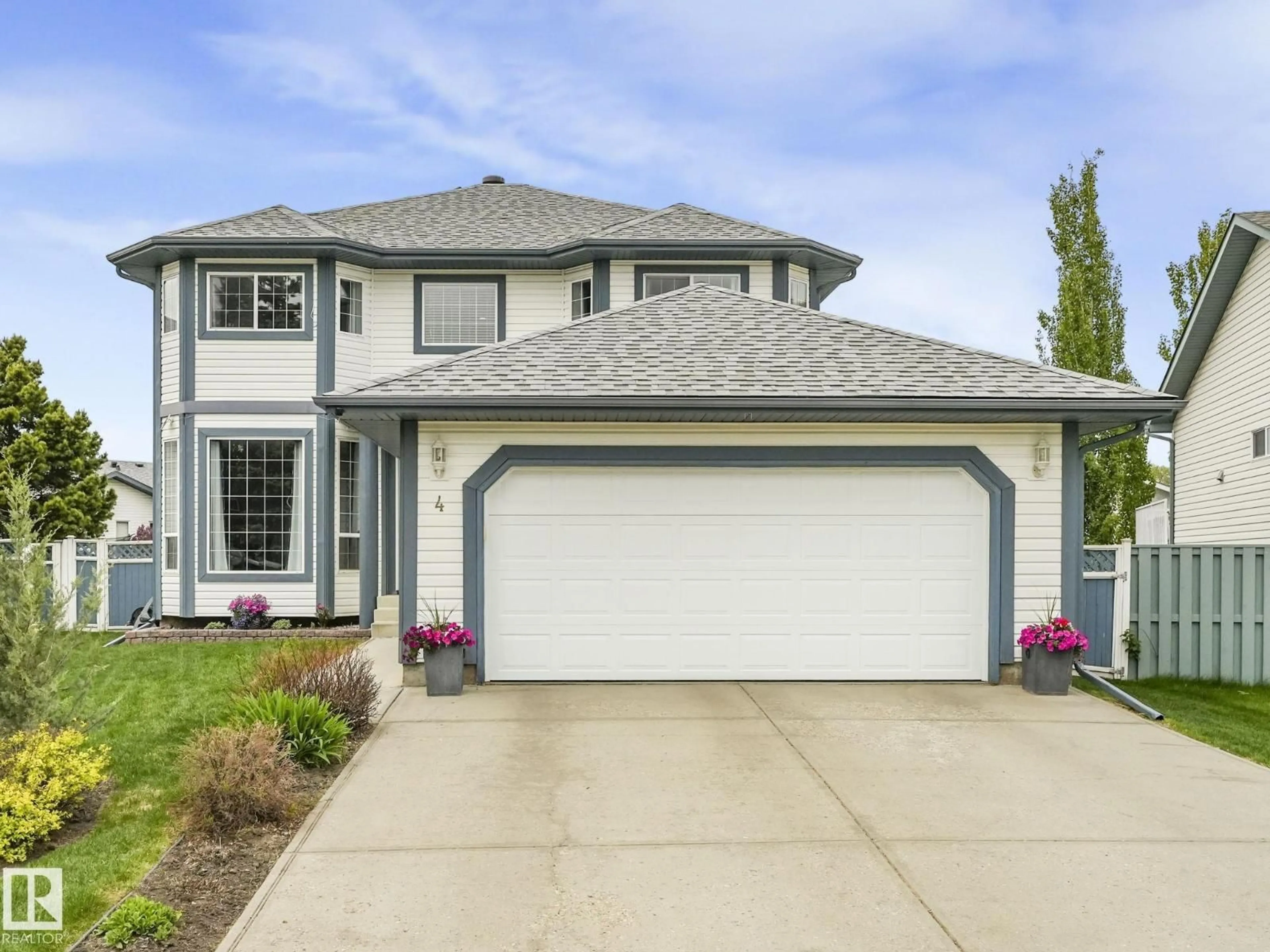 Home with vinyl exterior material, street for 4 HALDEN CO, Spruce Grove Alberta T7X2V6
