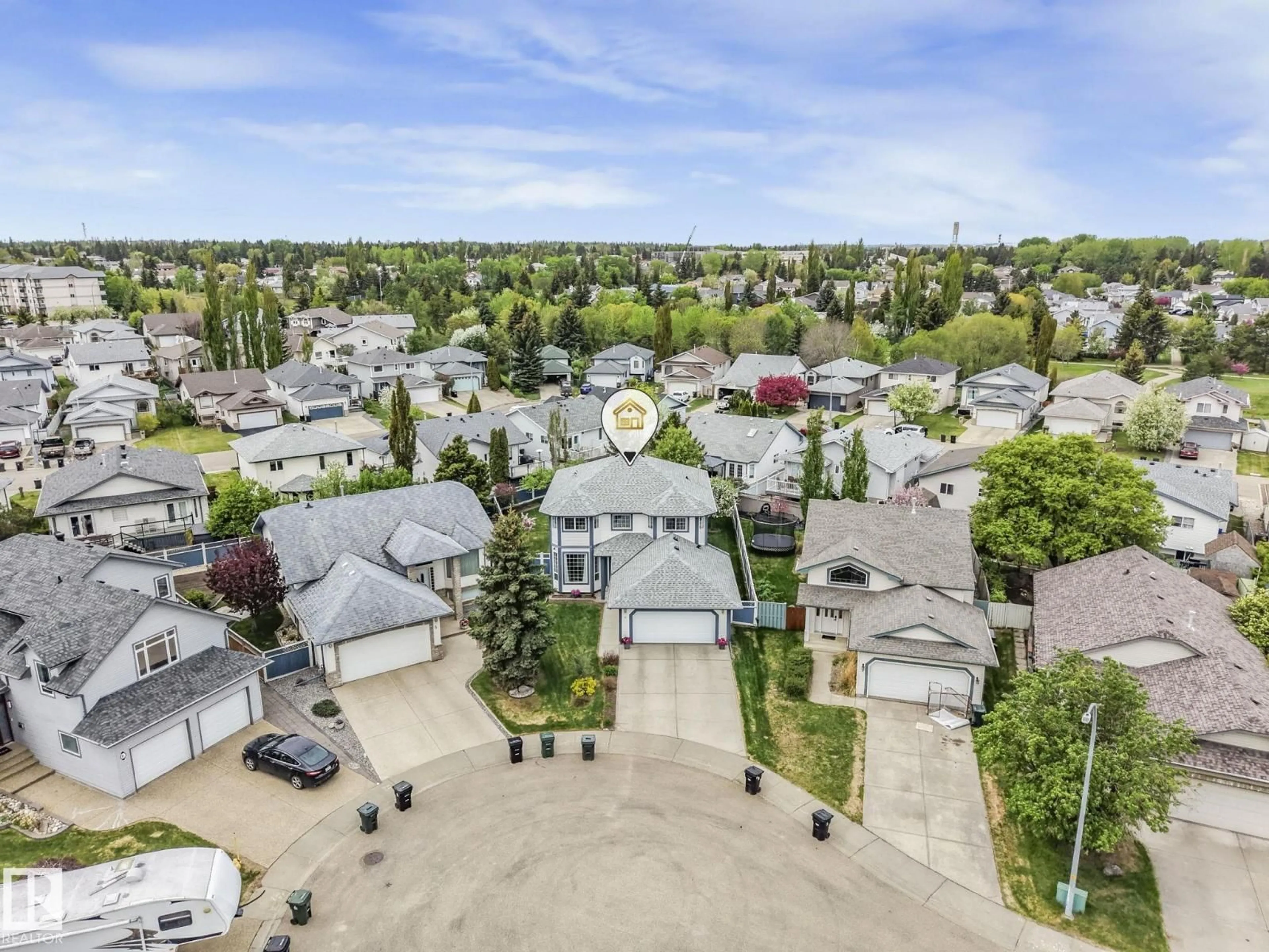 A pic from outside/outdoor area/front of a property/back of a property/a pic from drone, street for 4 HALDEN CO, Spruce Grove Alberta T7X2V6