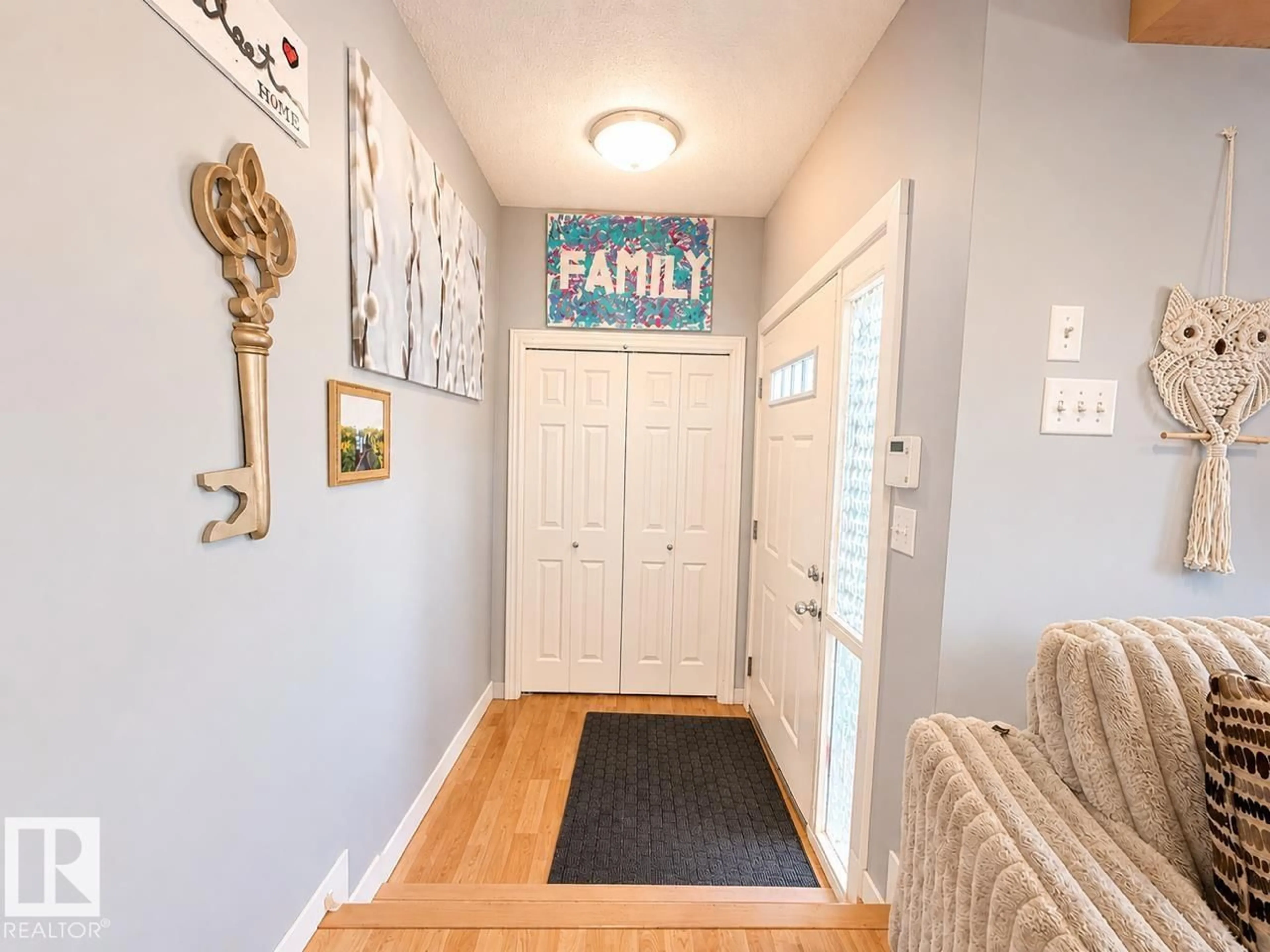 Indoor entryway for 105 KEYSTONE CR, Leduc Alberta T9E0J4