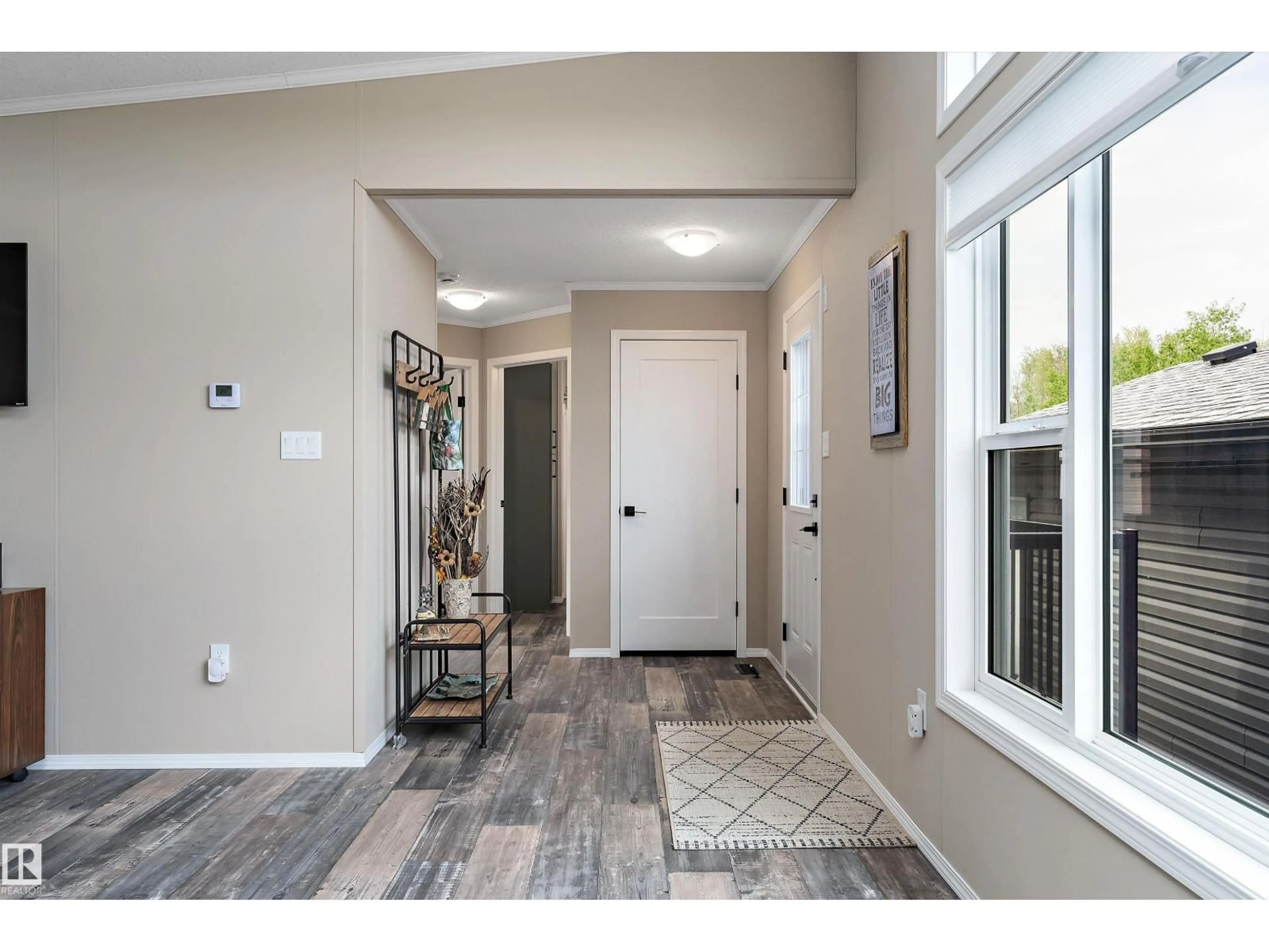 Indoor entryway for 86 MEADOWVIEW RD, Morinville Alberta T8R2P7