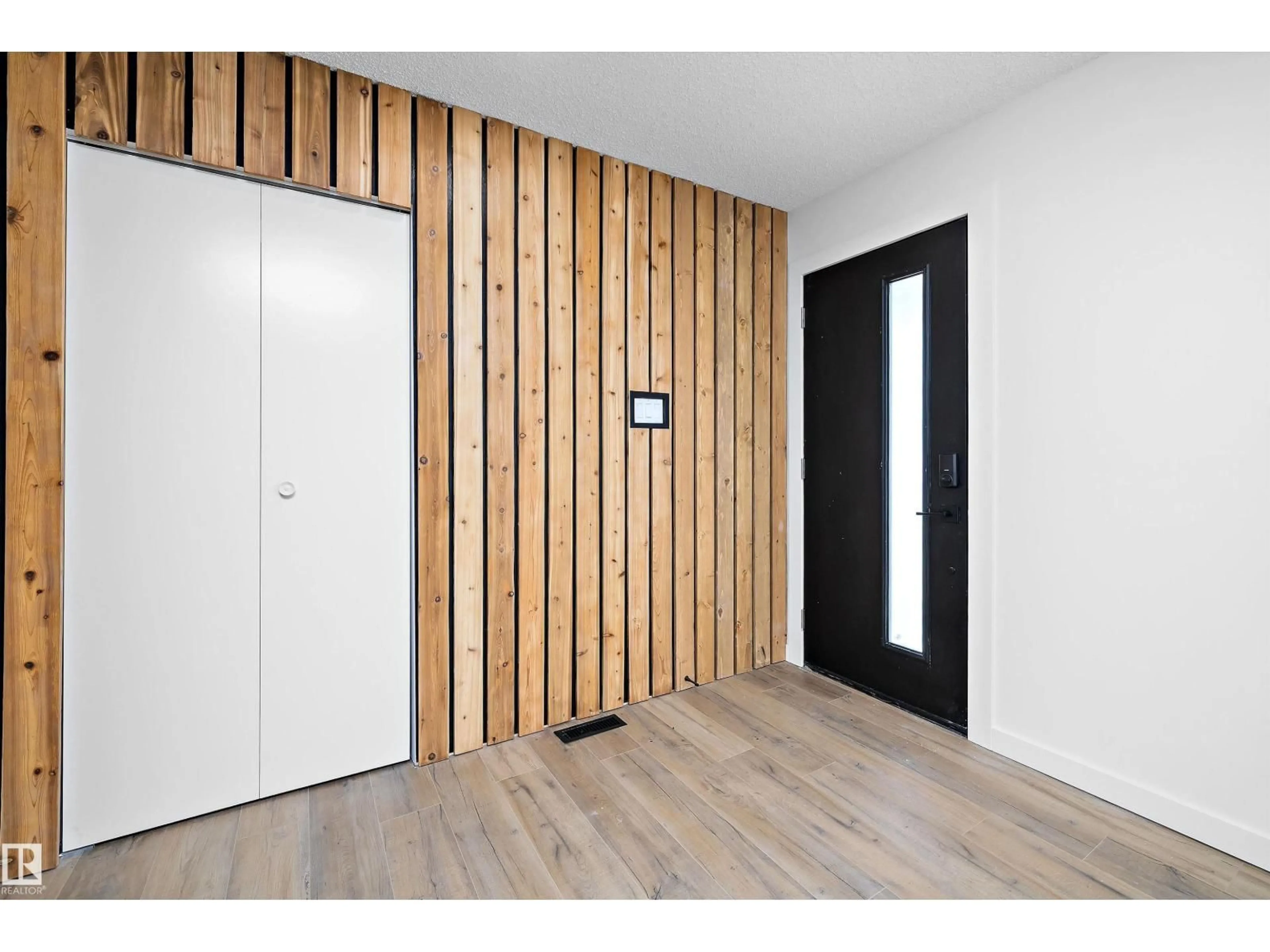Indoor entryway for 22 HURON DR, Leduc Alberta T9E4N5