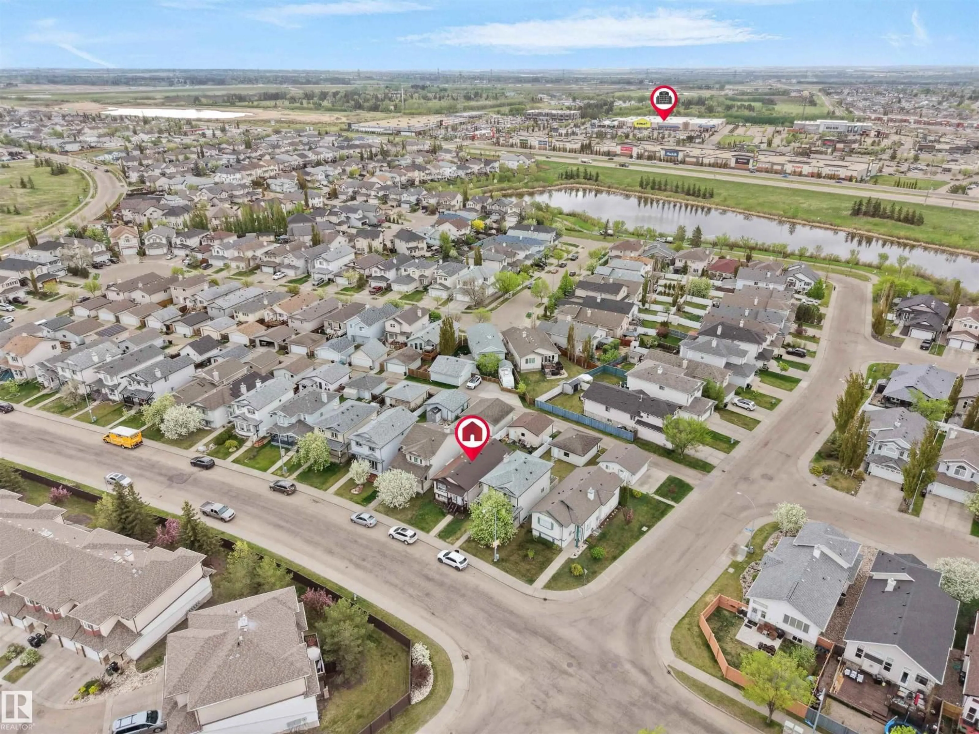 A pic from outside/outdoor area/front of a property/back of a property/a pic from drone, street for NW - 15511 45 ST, Edmonton Alberta T5Y3G8