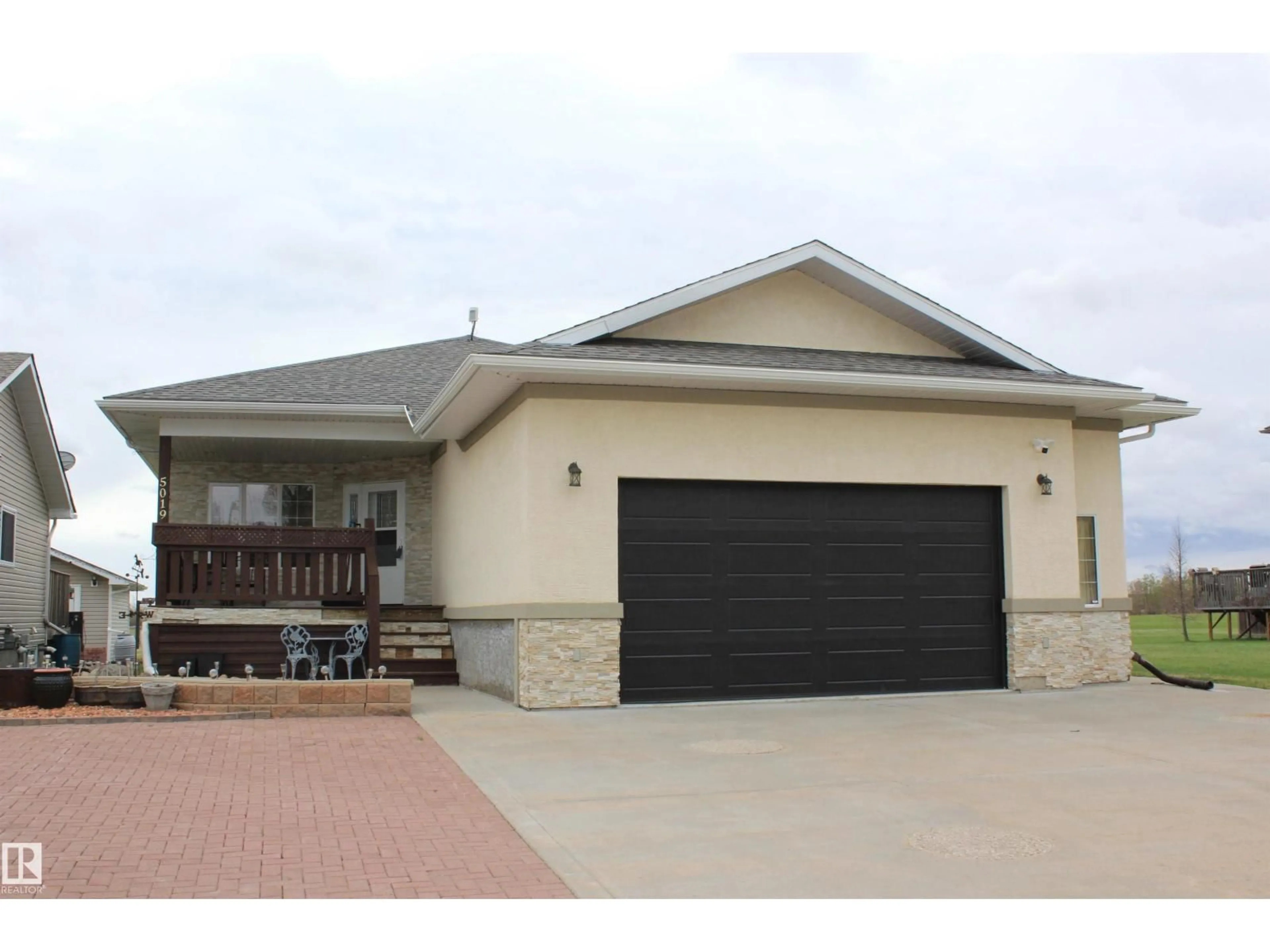 Home with vinyl exterior material, street for 5019 48 AV, Chipman Alberta T0B0W0