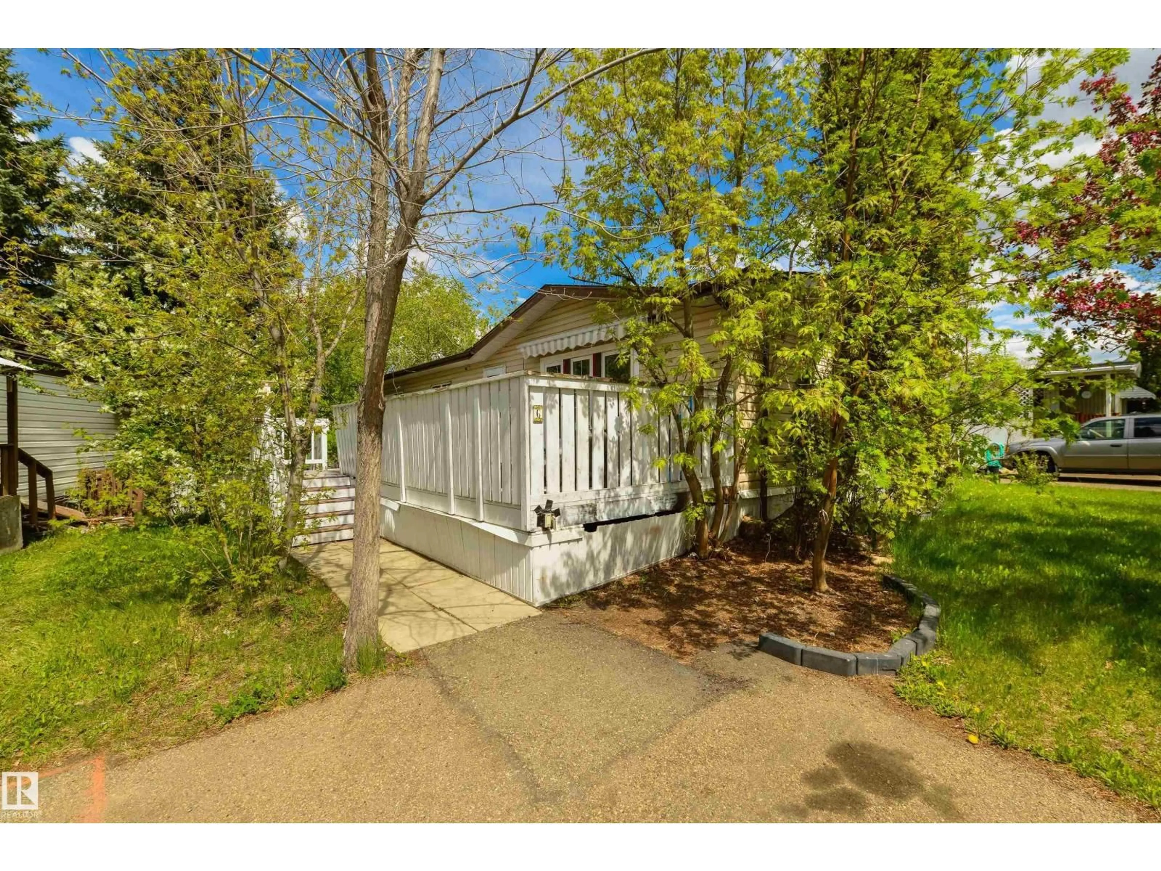 Shed for 6 HILLCREST DR, Edmonton Alberta T6P1J2