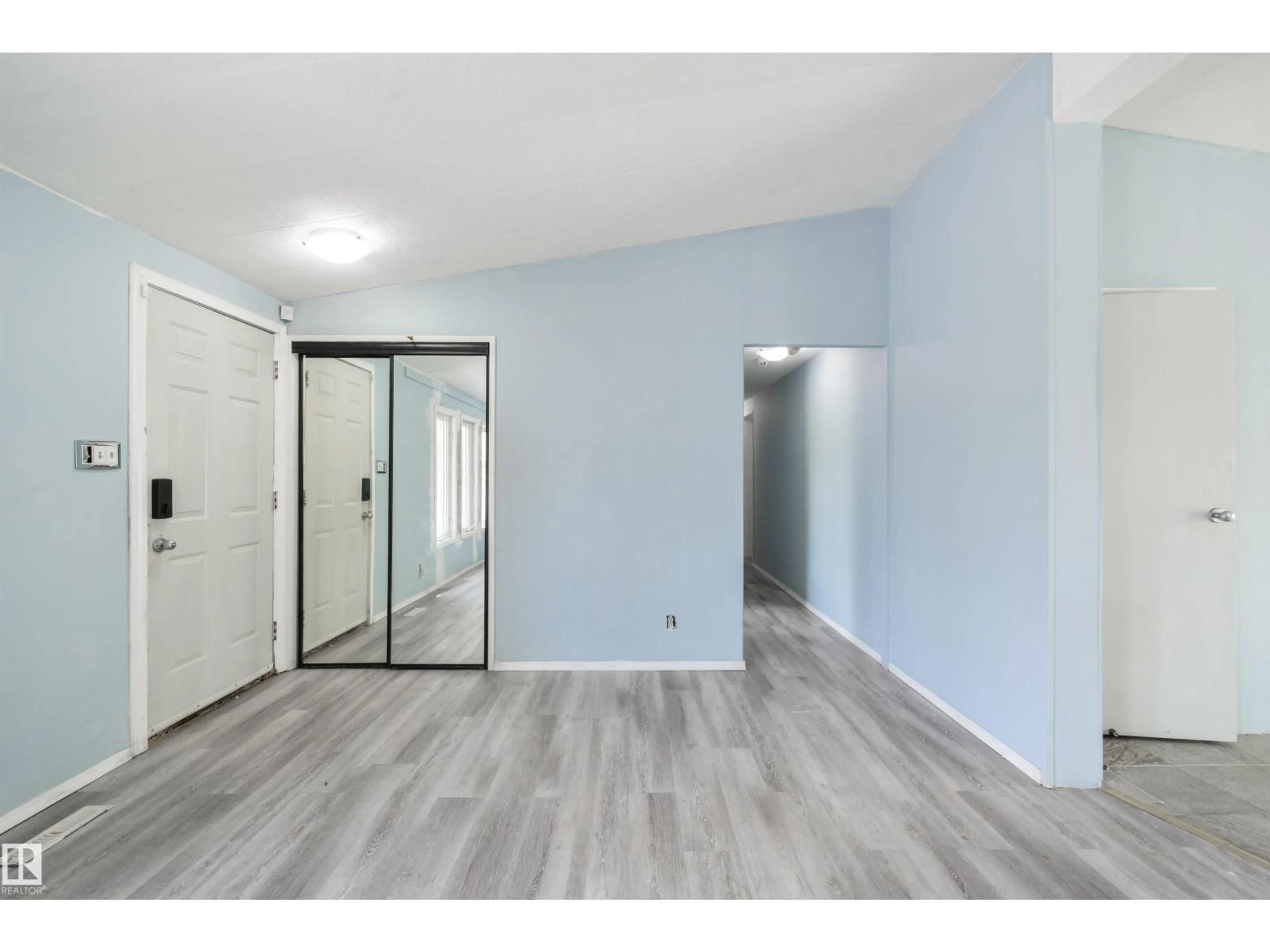 Indoor entryway for 6 HILLCREST DR, Edmonton Alberta T6P1J2
