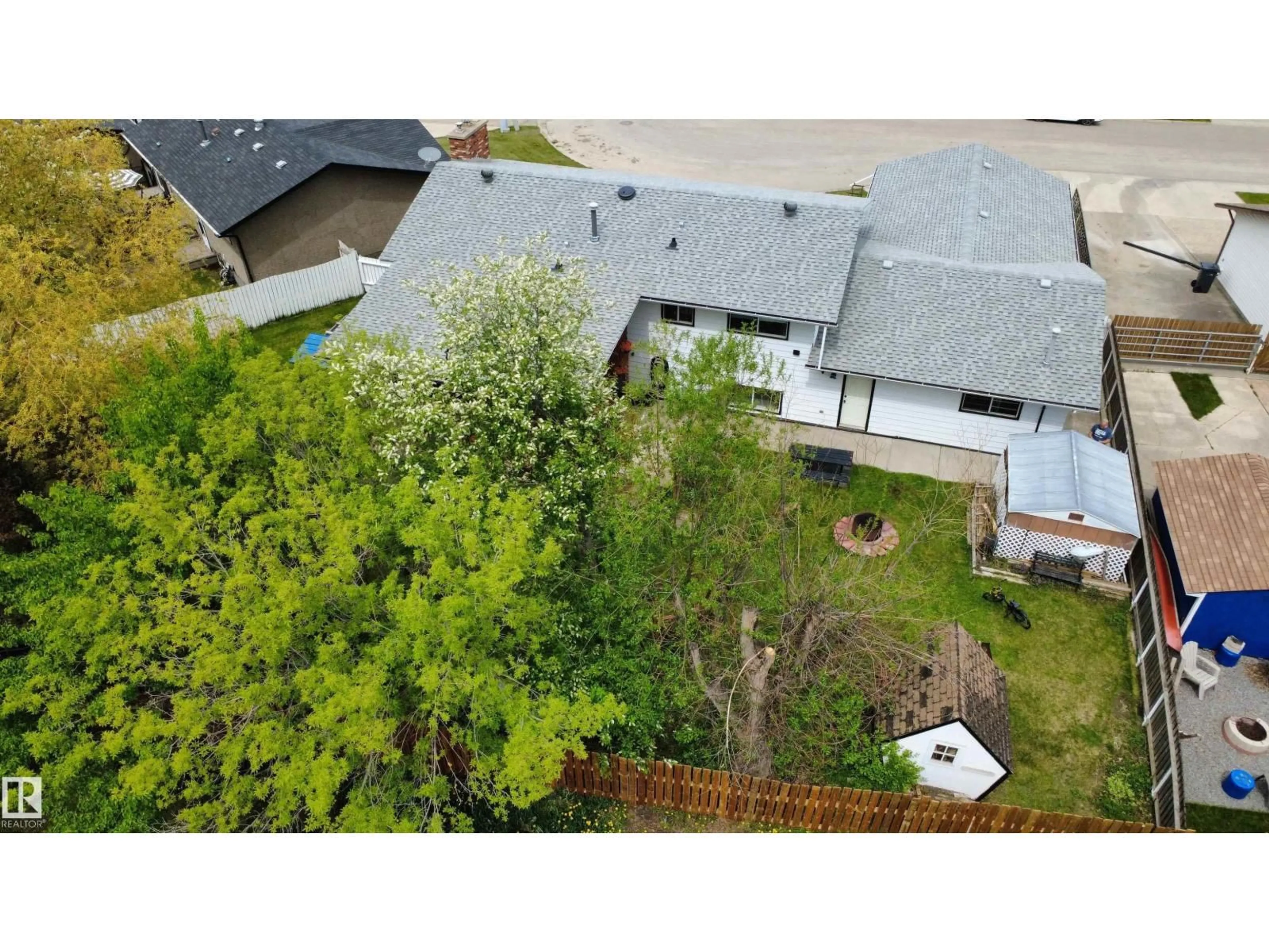 A pic from outside/outdoor area/front of a property/back of a property/a pic from drone, unknown for 4809 MACKENZIE AVE, Drayton Valley Alberta T7A1A5