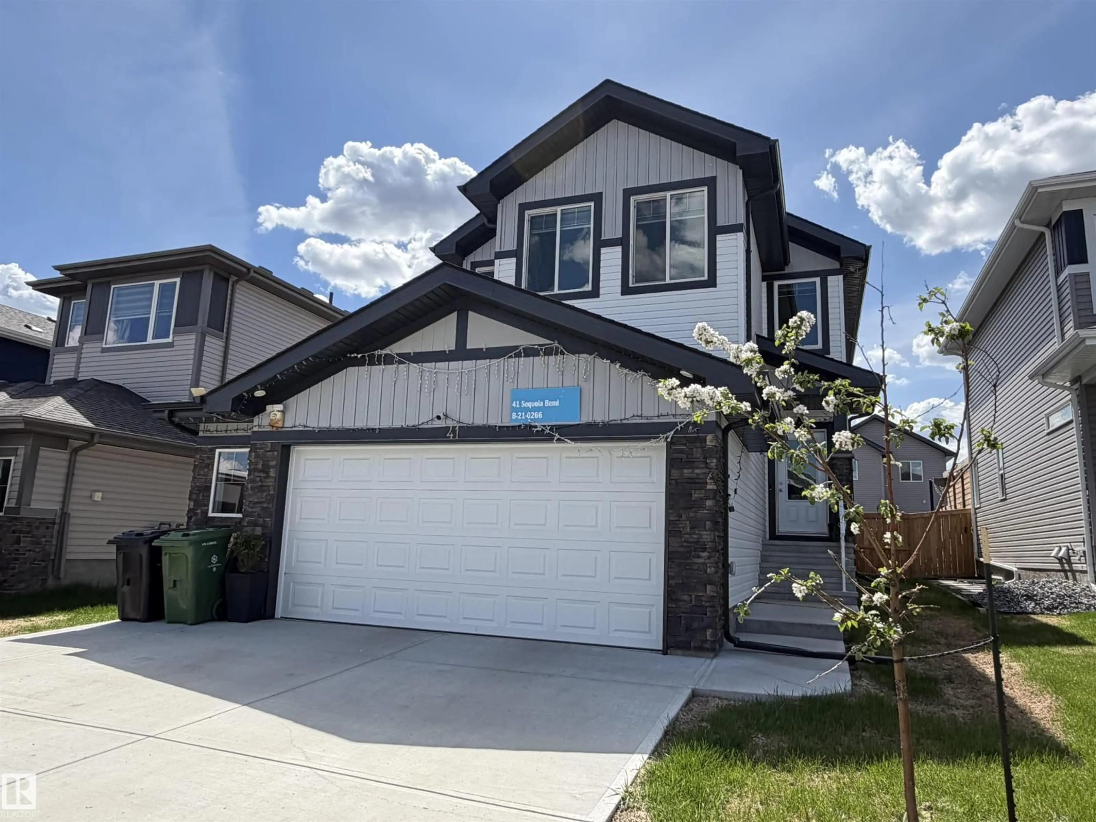 Home with vinyl exterior material, street for 41 SEQUOIA BEND, Fort Saskatchewan Alberta T8L0J2