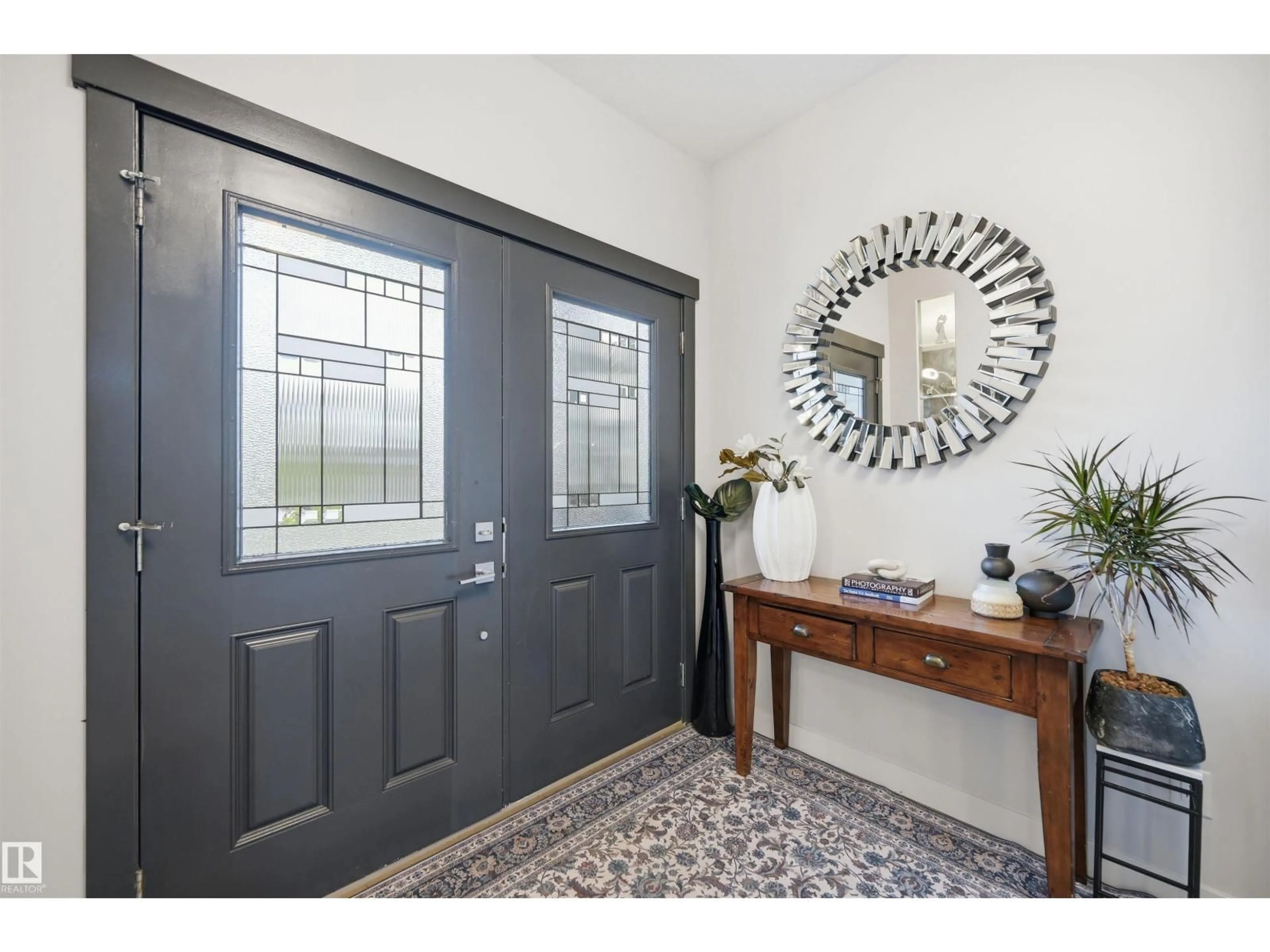 Indoor entryway for 6615 KNOX PL, Edmonton Alberta T6W4A1