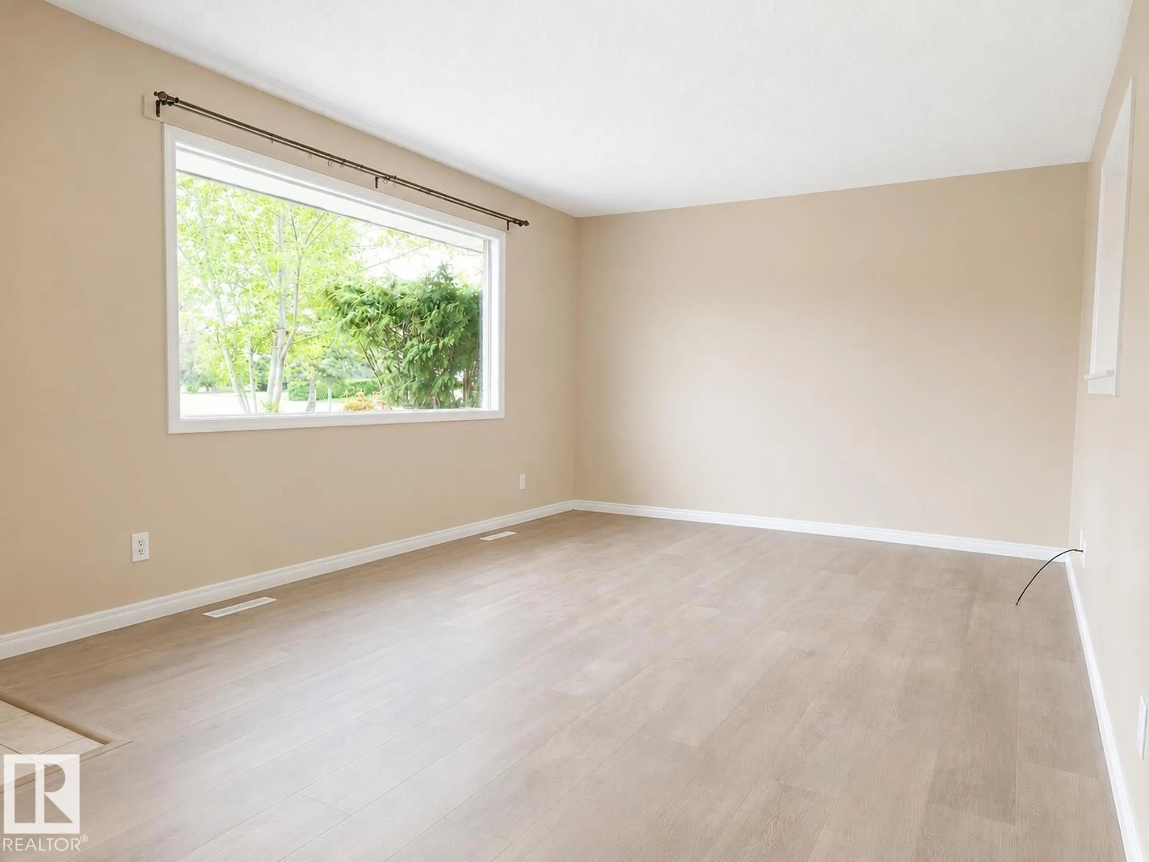 A pic of a room for NW - 8712 162 ST, Edmonton Alberta T5R2M1