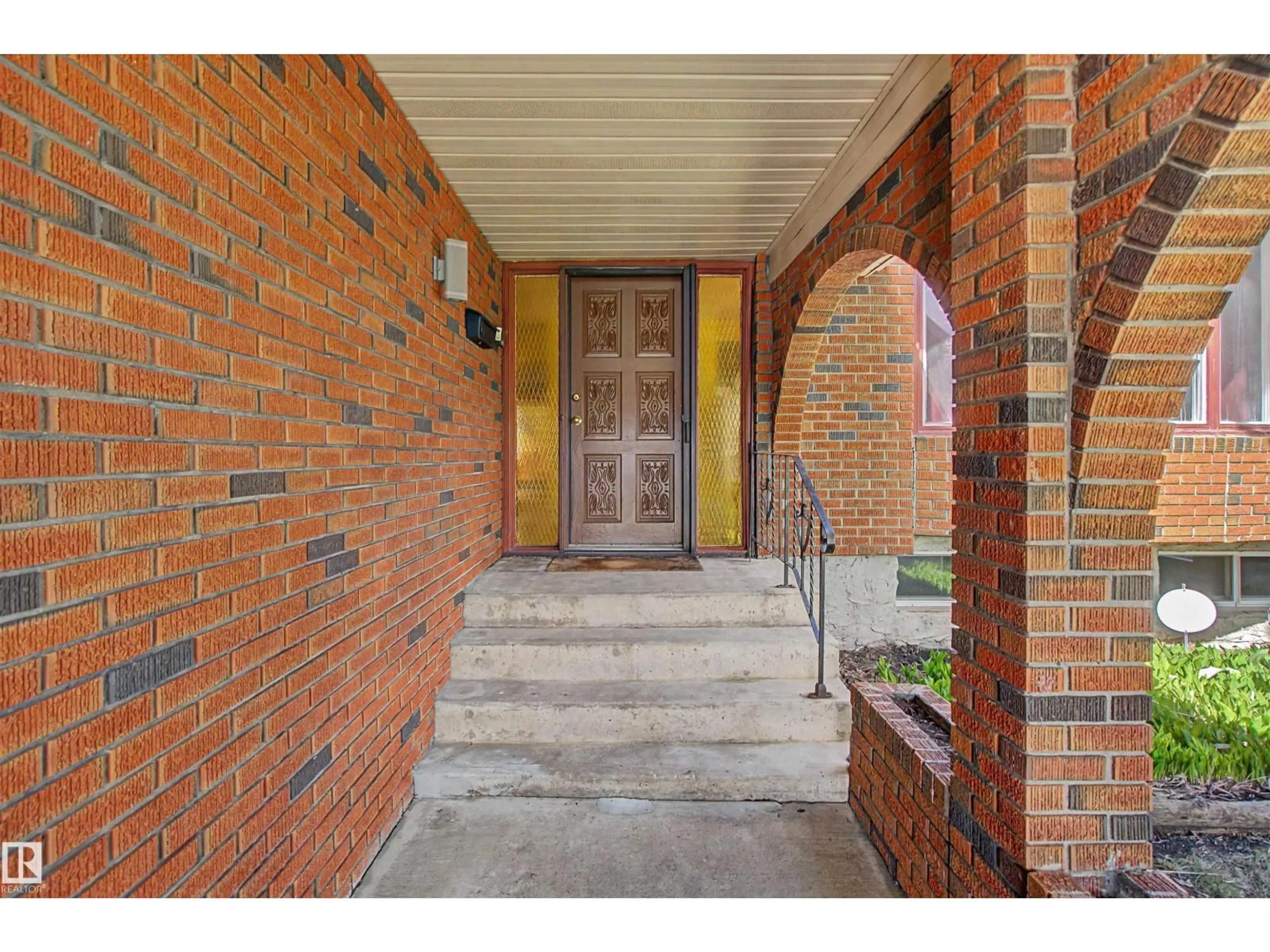 Indoor entryway for NW - 2068 45 ST, Edmonton Alberta T6L2V1