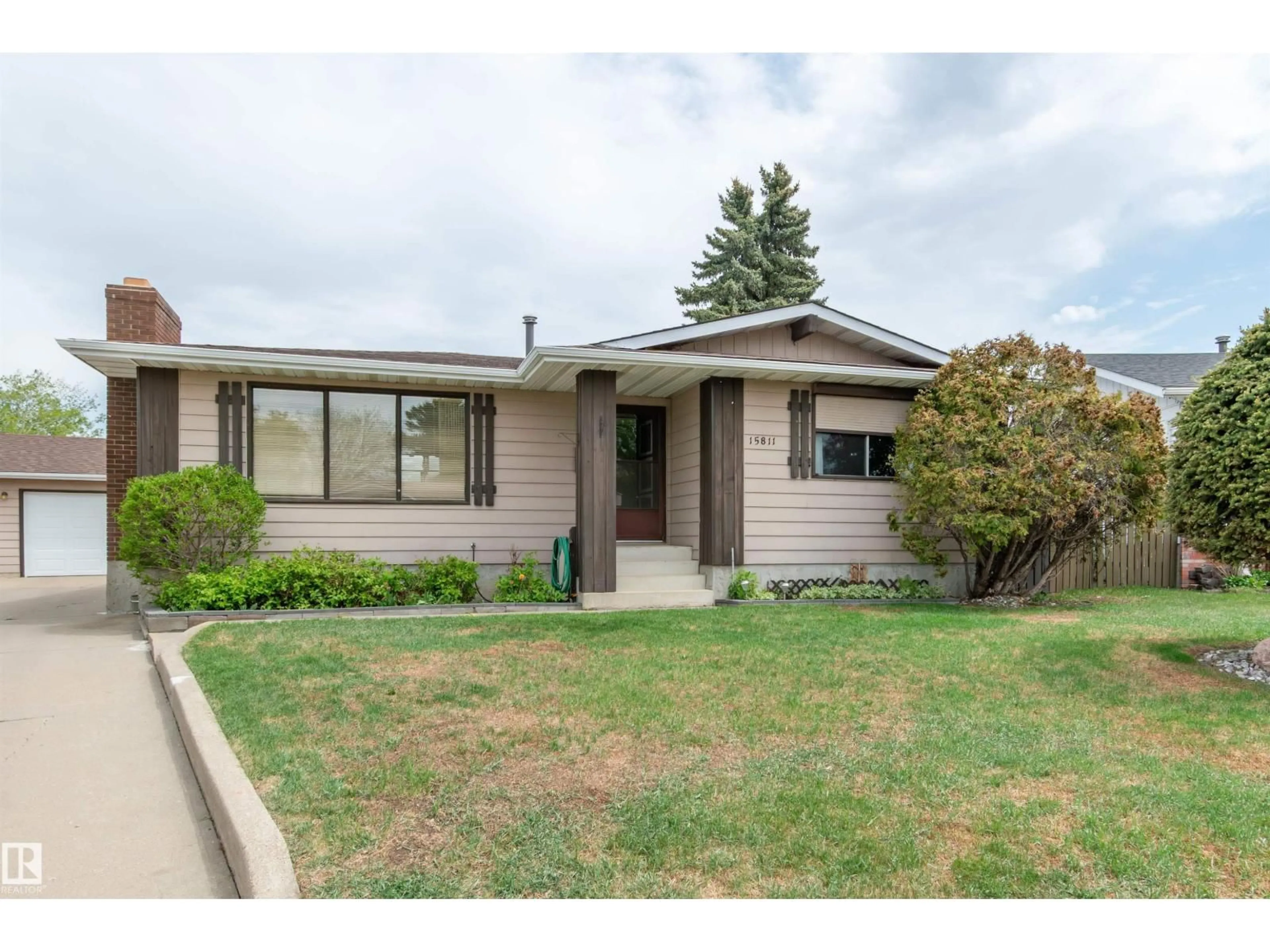 Home with vinyl exterior material, street for NW - 15811 119 ST, Edmonton Alberta T5X2P4