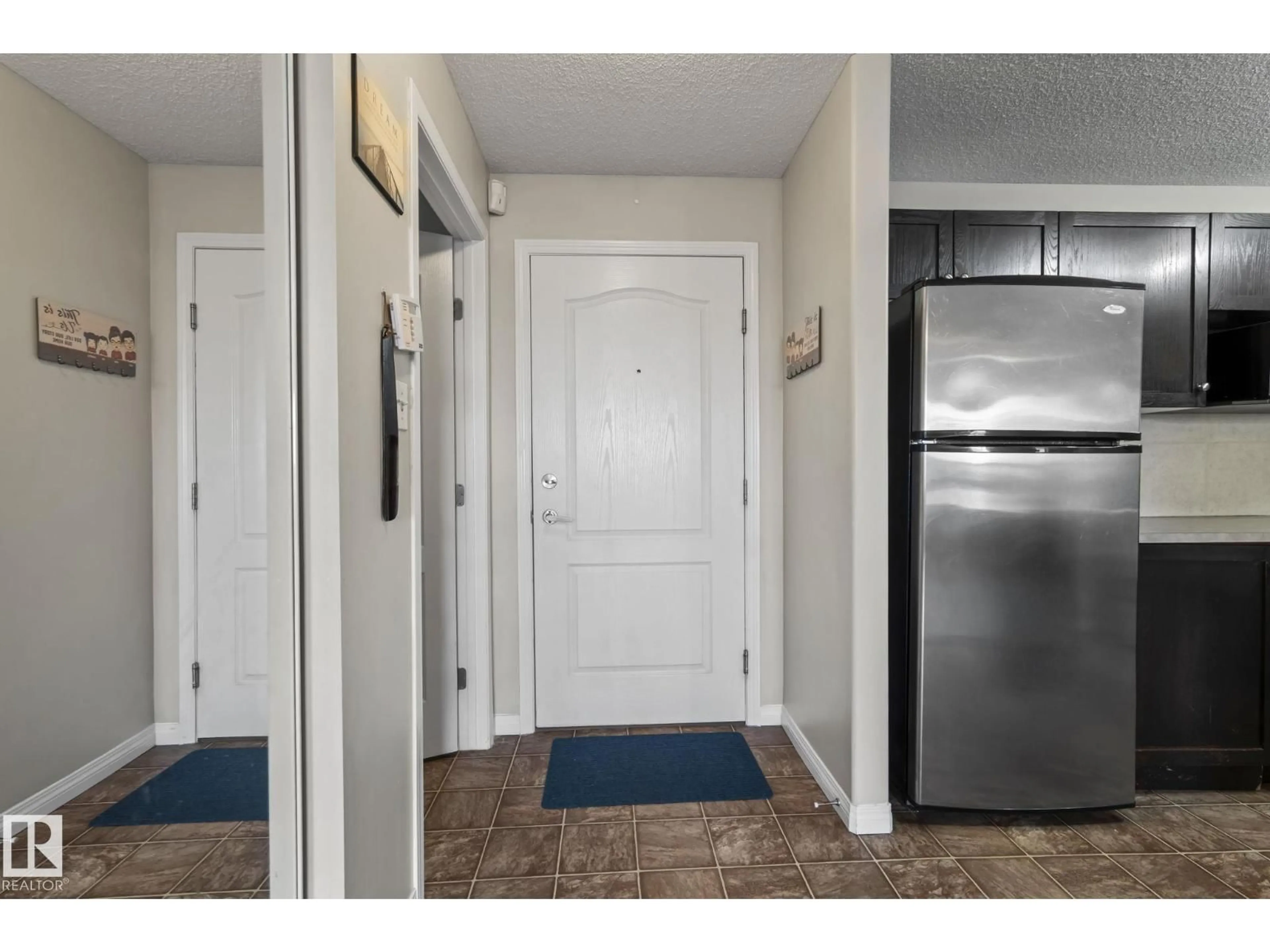 Indoor entryway for 9357 - 2106 SIMPSON DR, Edmonton Alberta T6R0N3
