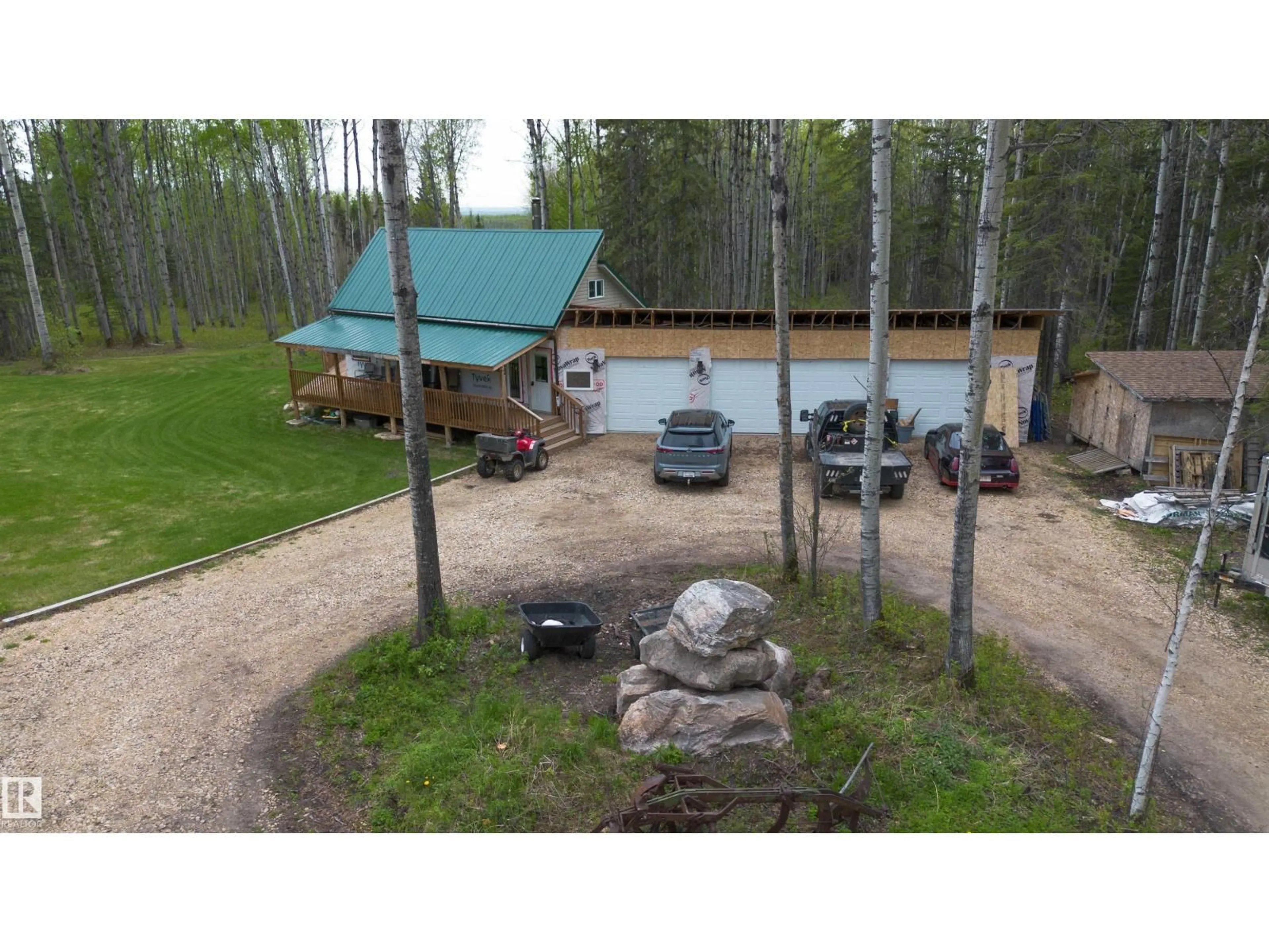 A pic from outside/outdoor area/front of a property/back of a property/a pic from drone, unknown for 670070 HWY 44, Rural Lesser Slave River M.D. Alberta T0G0Z0