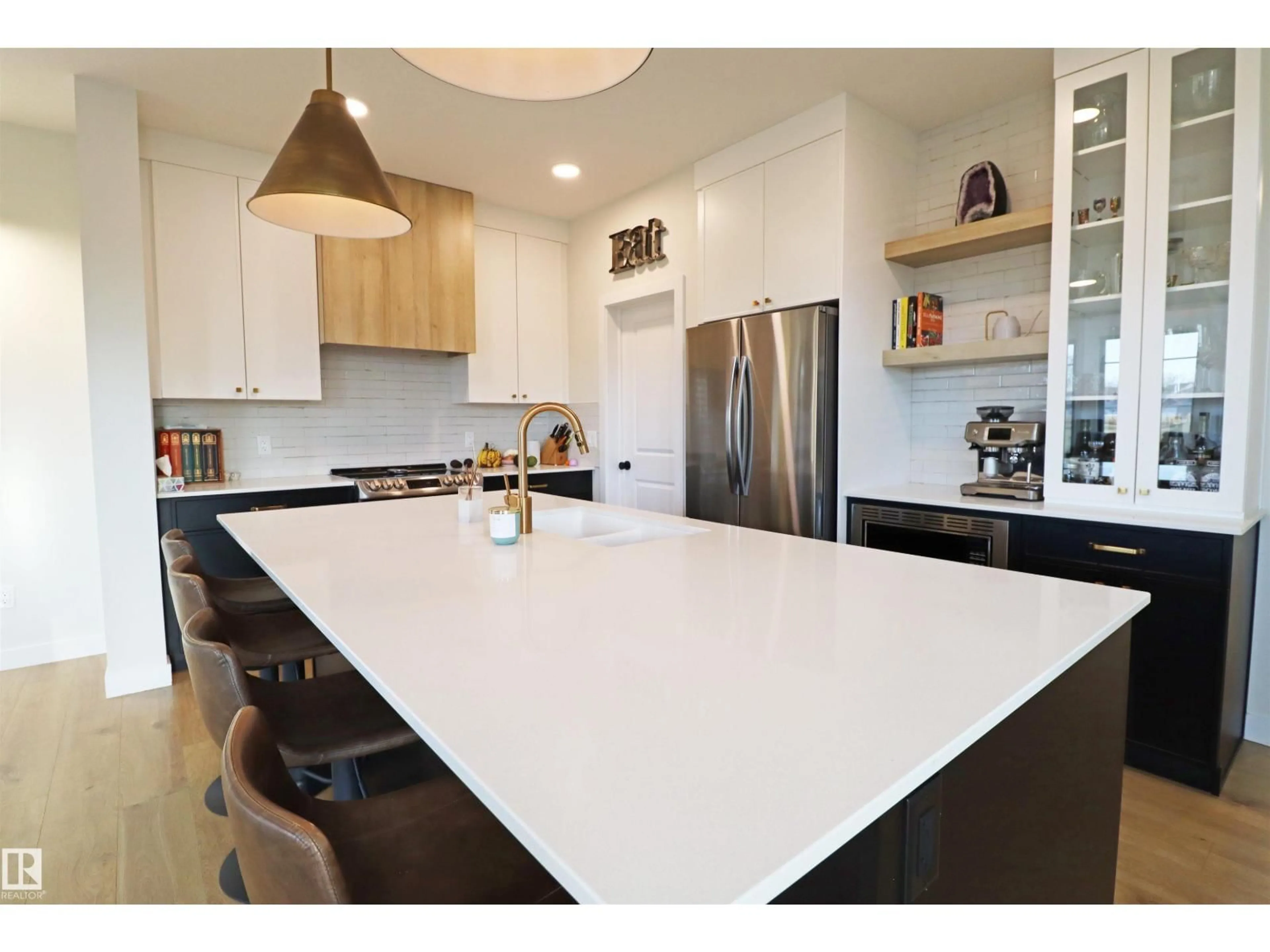 Contemporary kitchen, unknown for 100 GRAYBRIAR DR, Stony Plain Alberta T7Z0M7