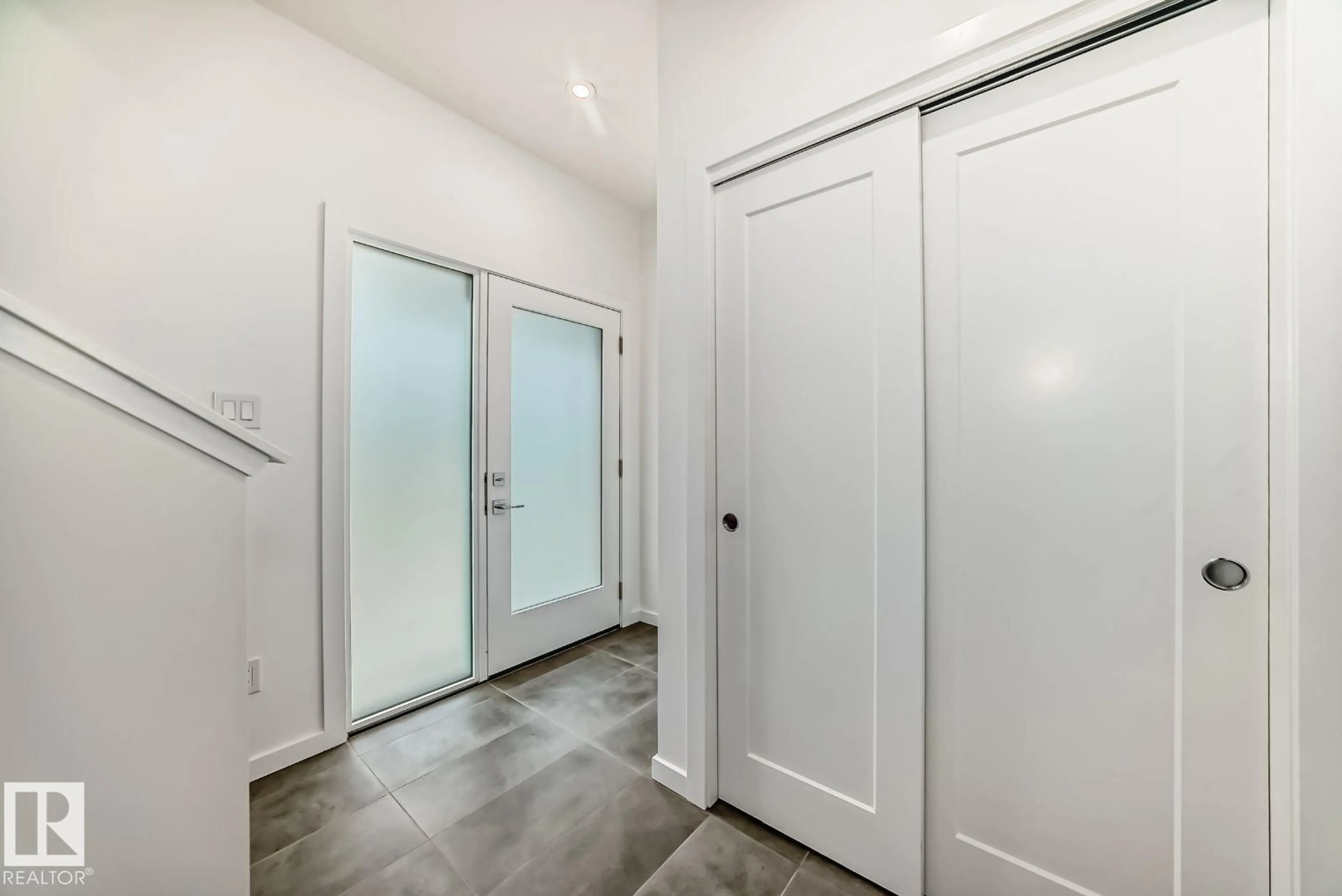 Indoor entryway for 5 - 66 RONDEAU DR, St. Albert Alberta T8N7X8
