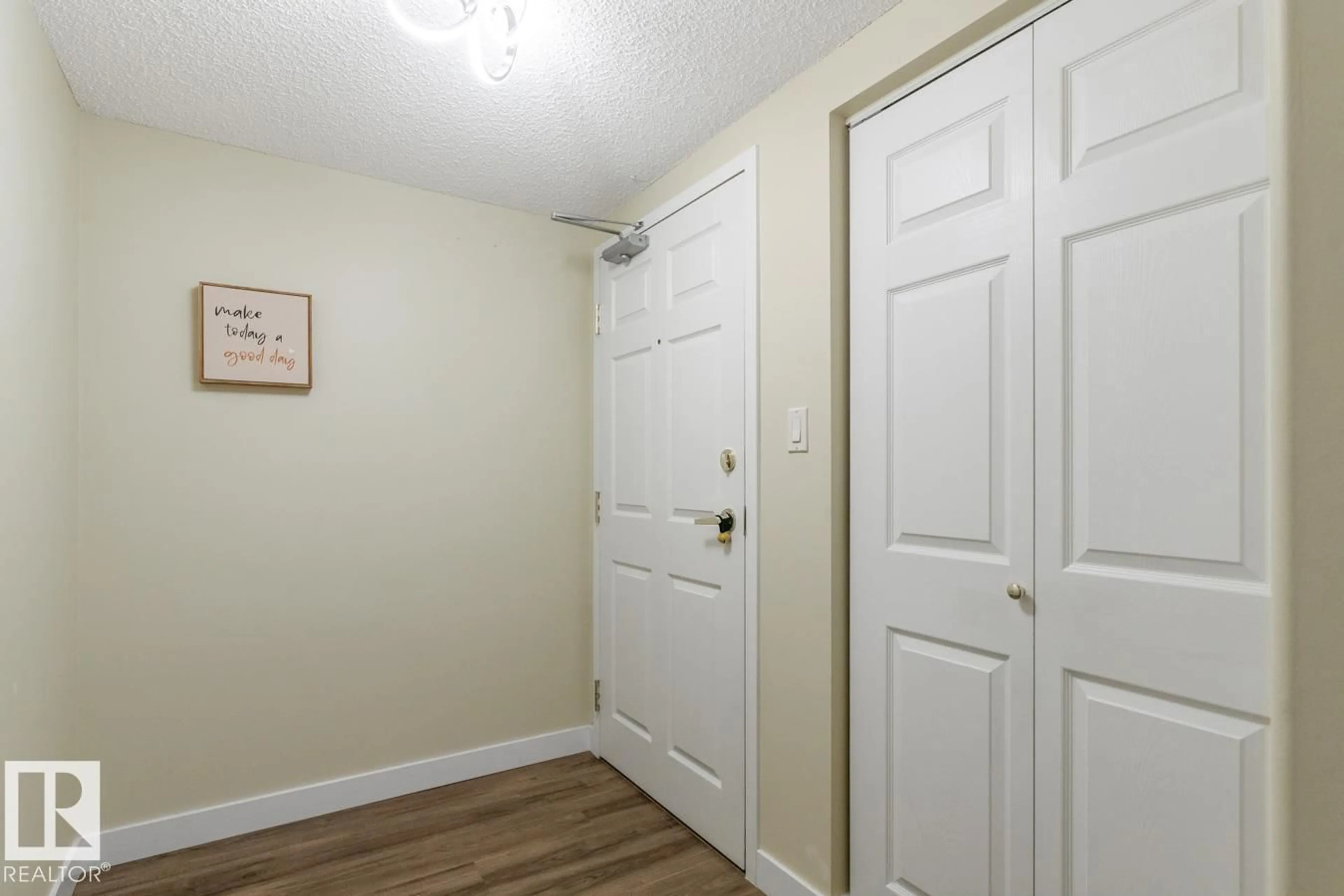 Indoor entryway for #101 - 8488 111 ST, Edmonton Alberta T6G2V9