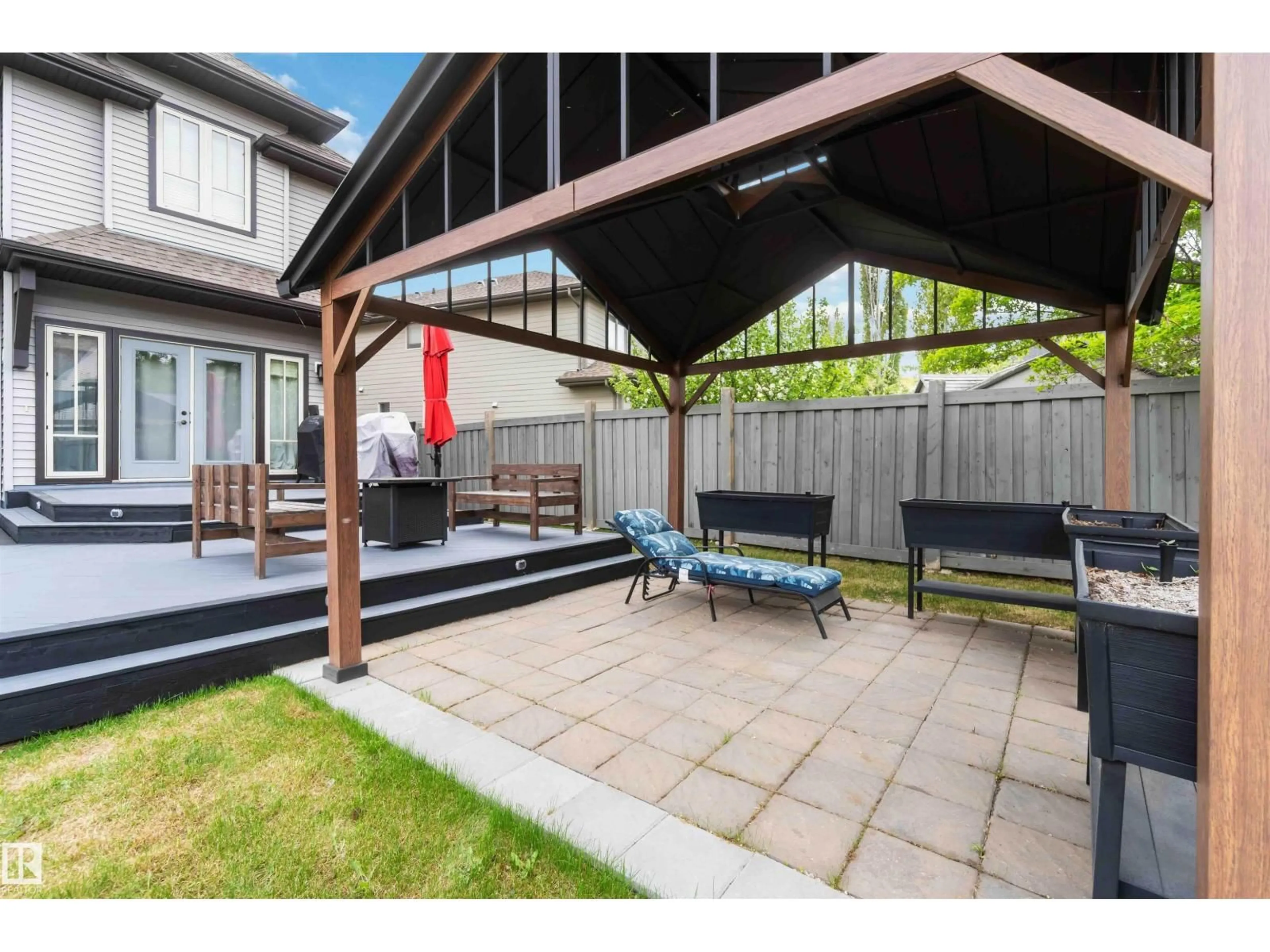 Patio, street for 247 AMBLESIDE DR, Edmonton Alberta T6W0H3