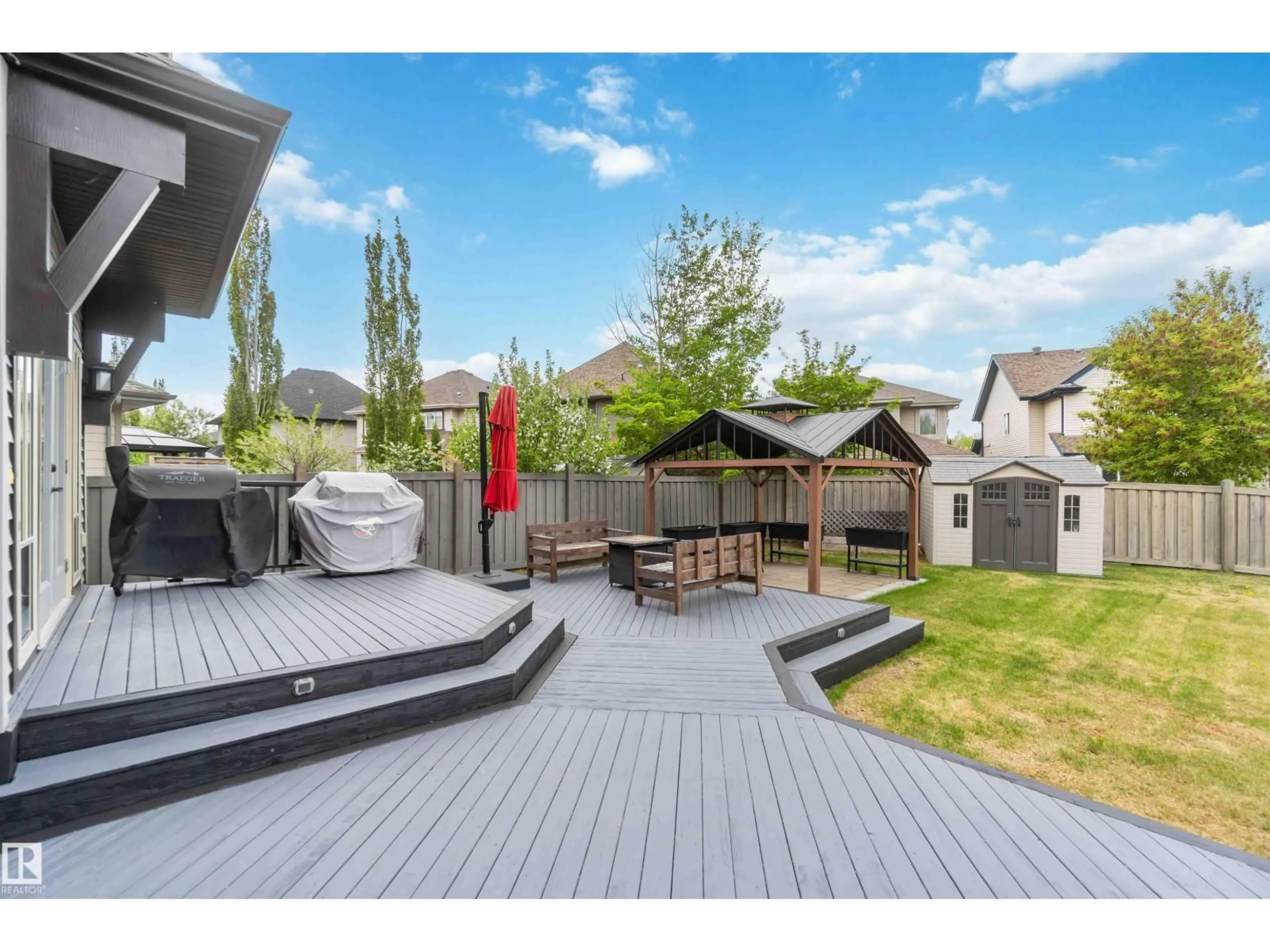 Patio, street for 247 AMBLESIDE DR, Edmonton Alberta T6W0H3
