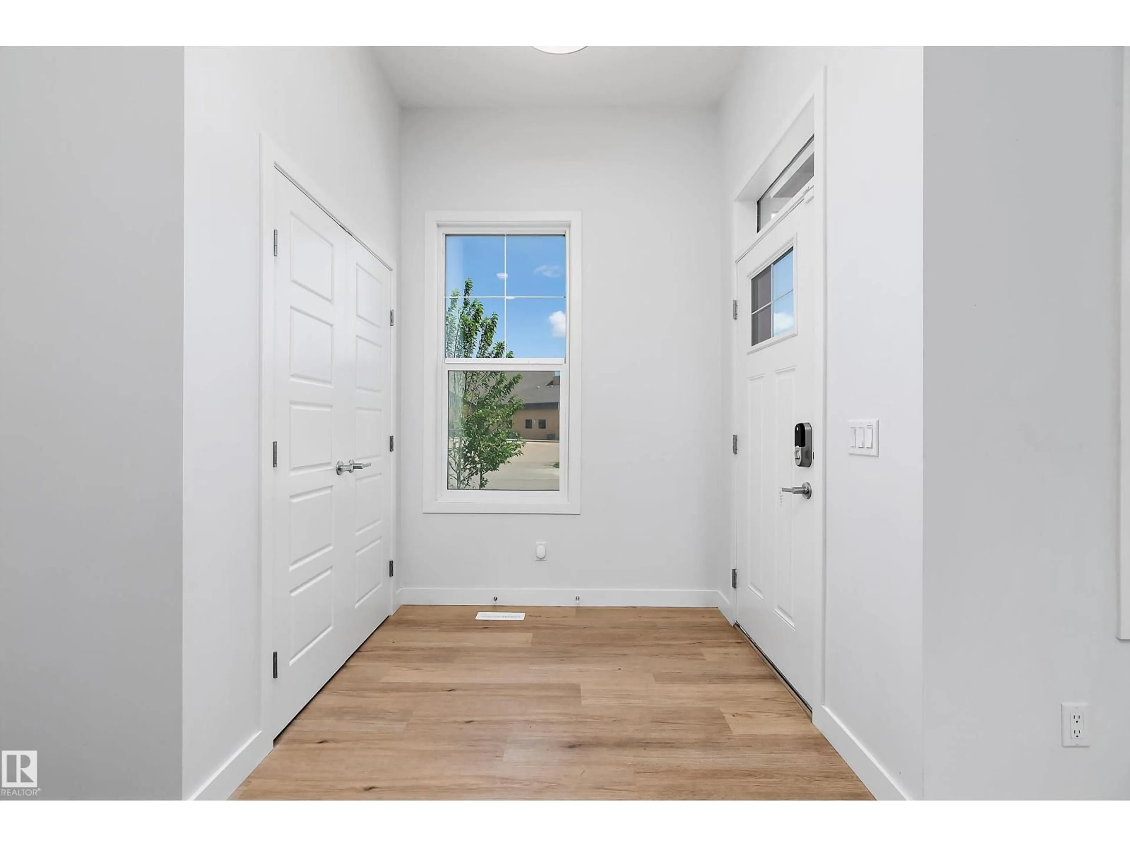 Indoor entryway for 5275 EDGEMONT BV, Edmonton Alberta T6M0N9
