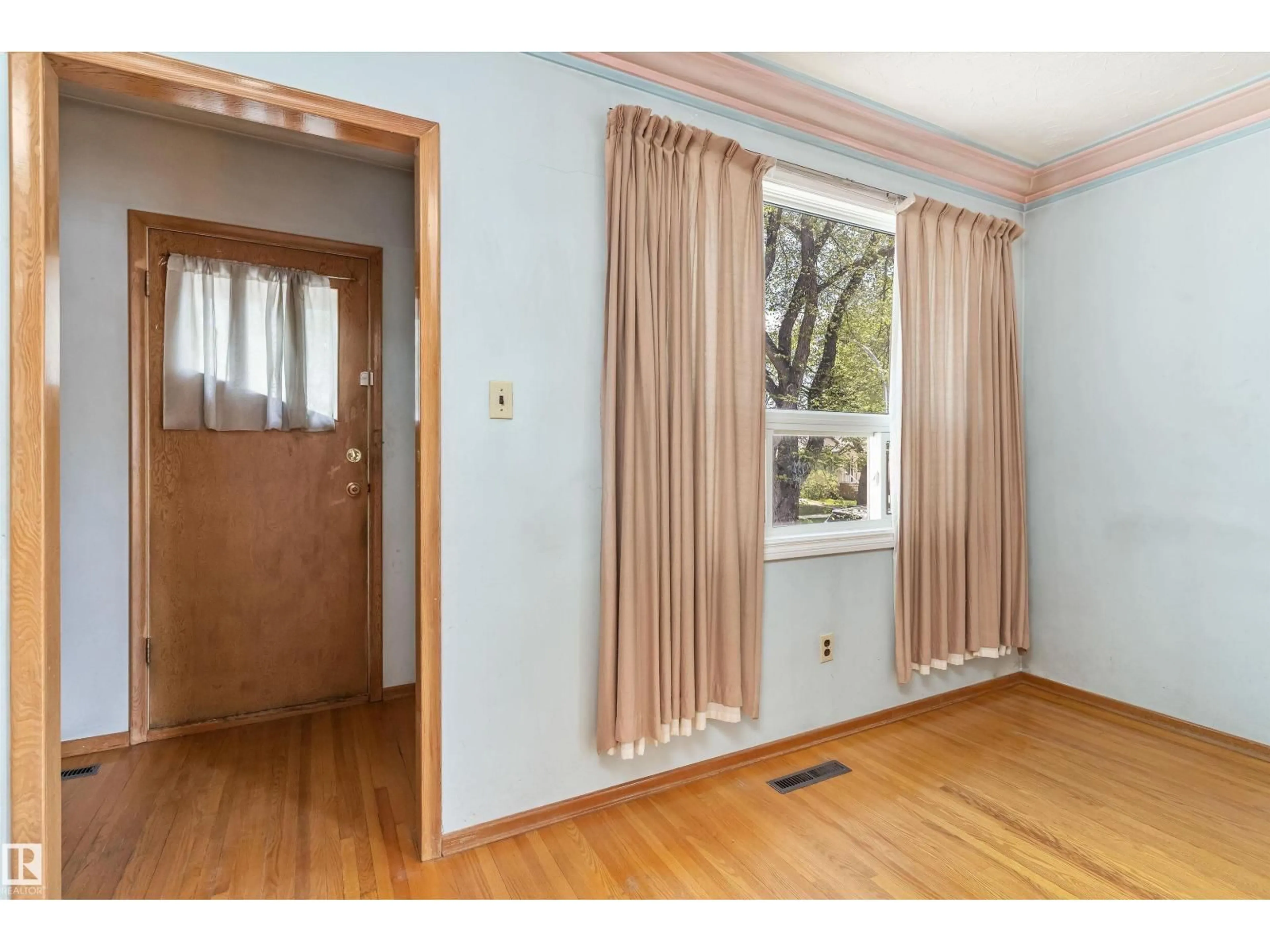 Indoor entryway for NW - 12764 118 ST, Edmonton Alberta T5E5K8