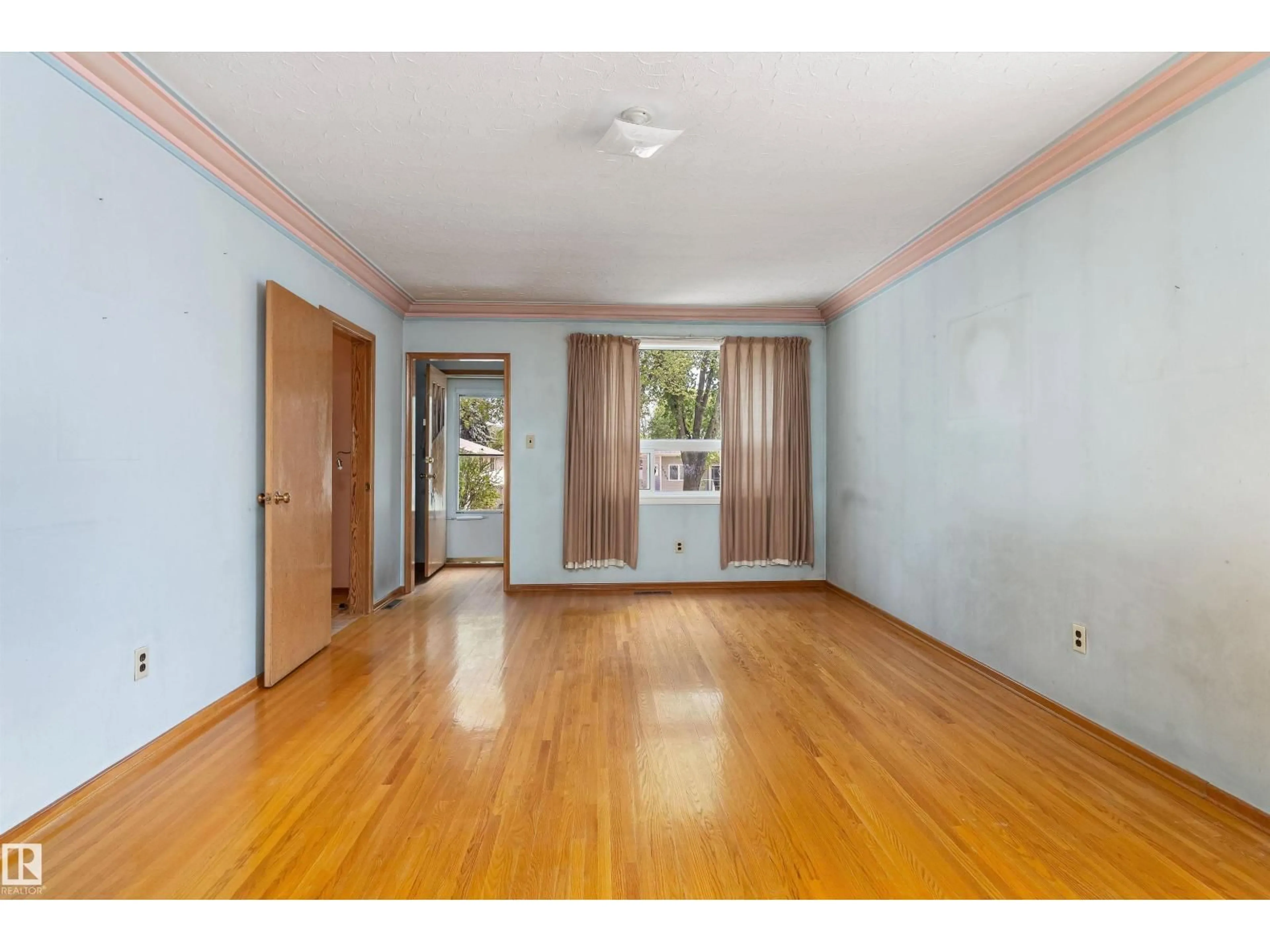 A pic of a room for NW - 12764 118 ST, Edmonton Alberta T5E5K8