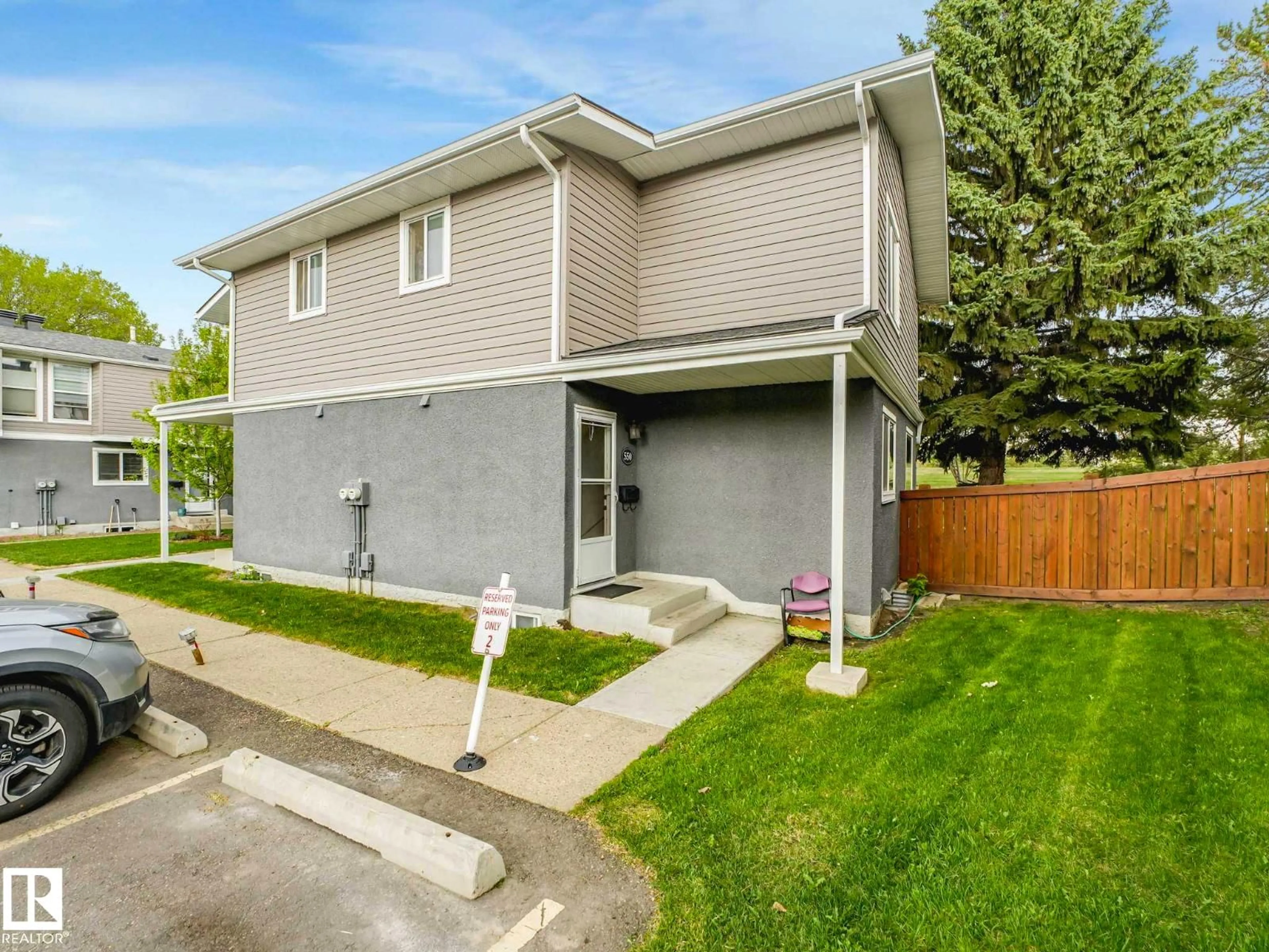 Home with vinyl exterior material, street for 550 LAKEWOOD RD, Edmonton Alberta T6K3Y1