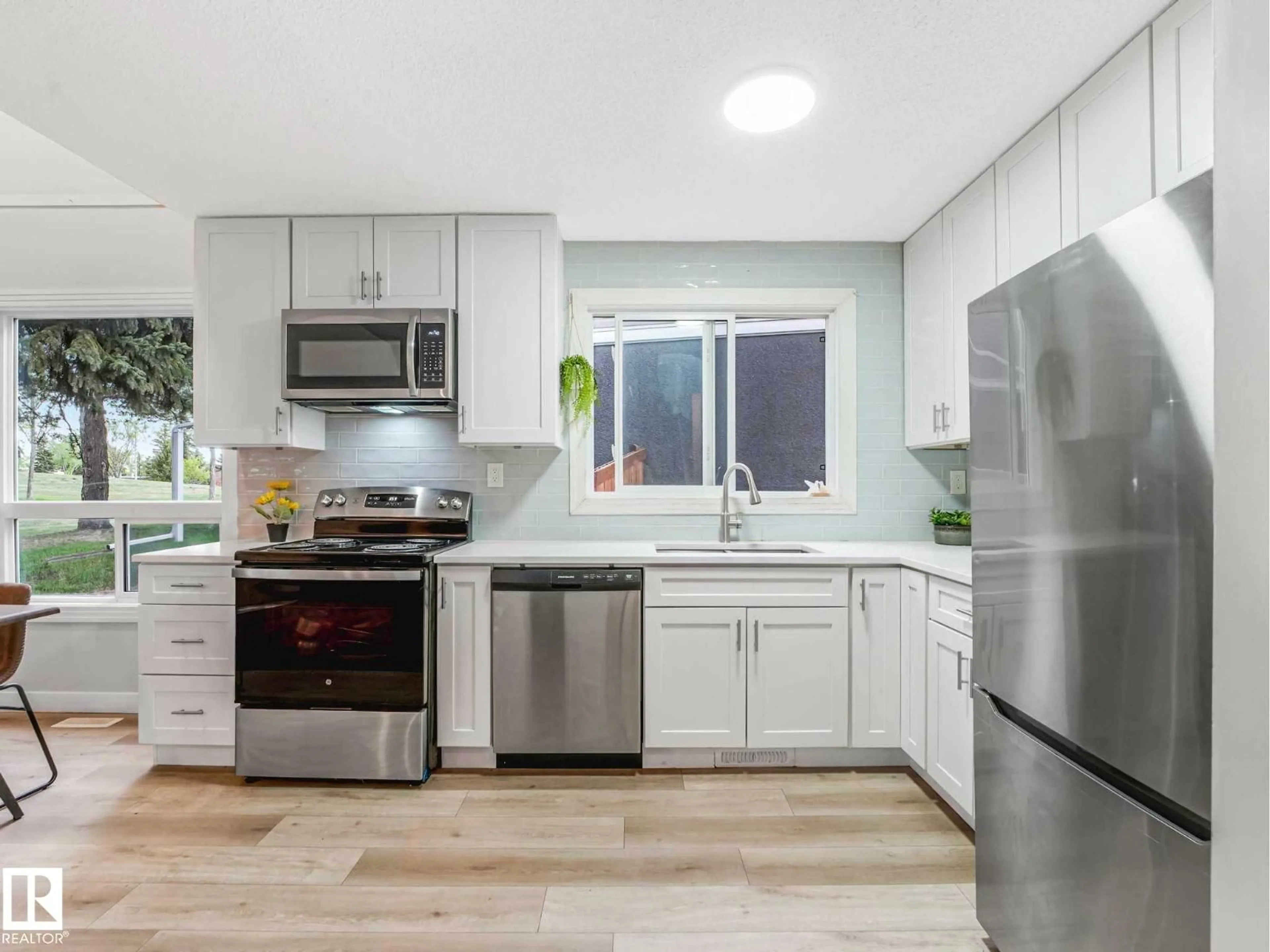 Open concept kitchen, unknown for 550 LAKEWOOD RD, Edmonton Alberta T6K3Y1