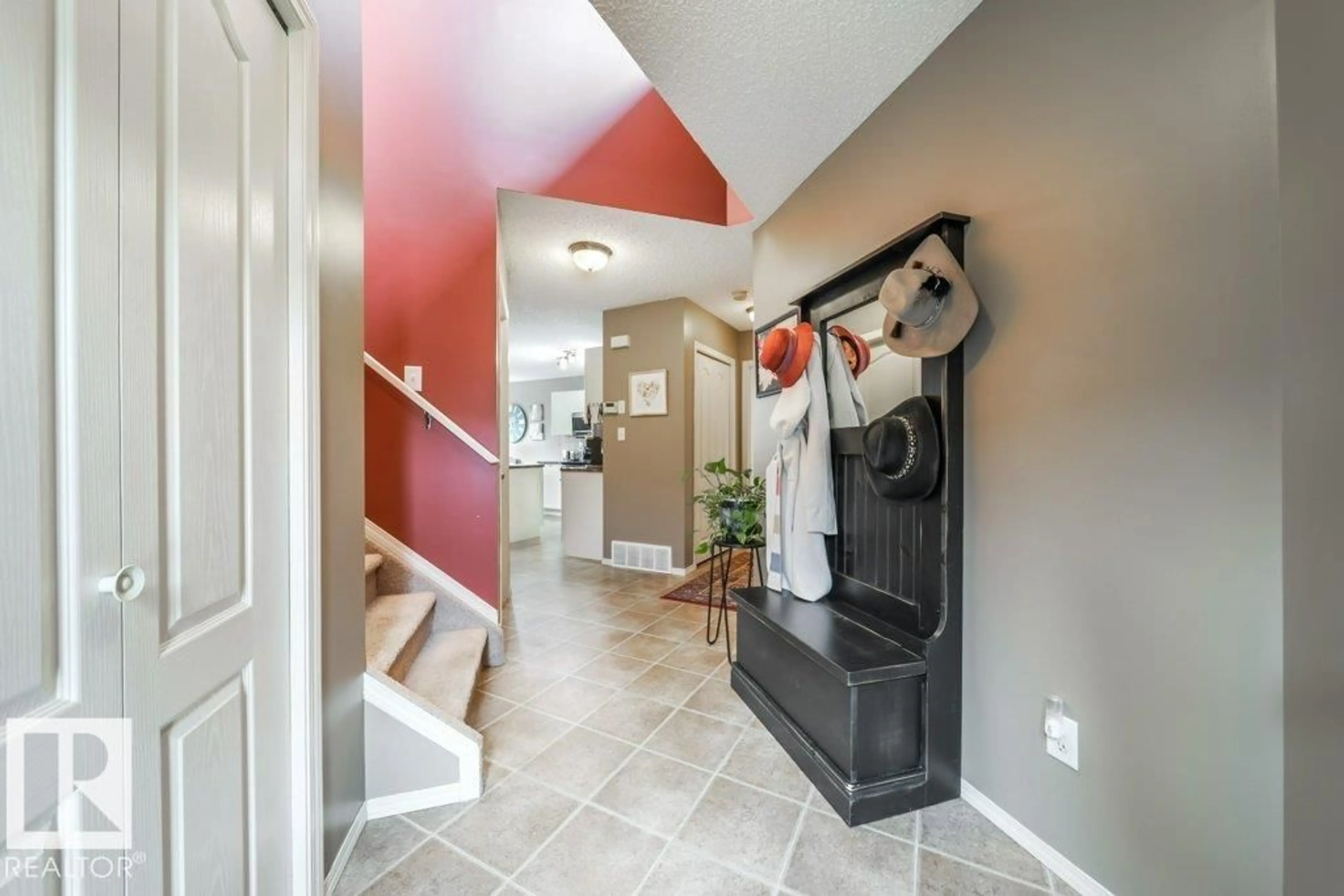 Indoor entryway for 8507 2 AV SW, Edmonton Alberta T6X1H5