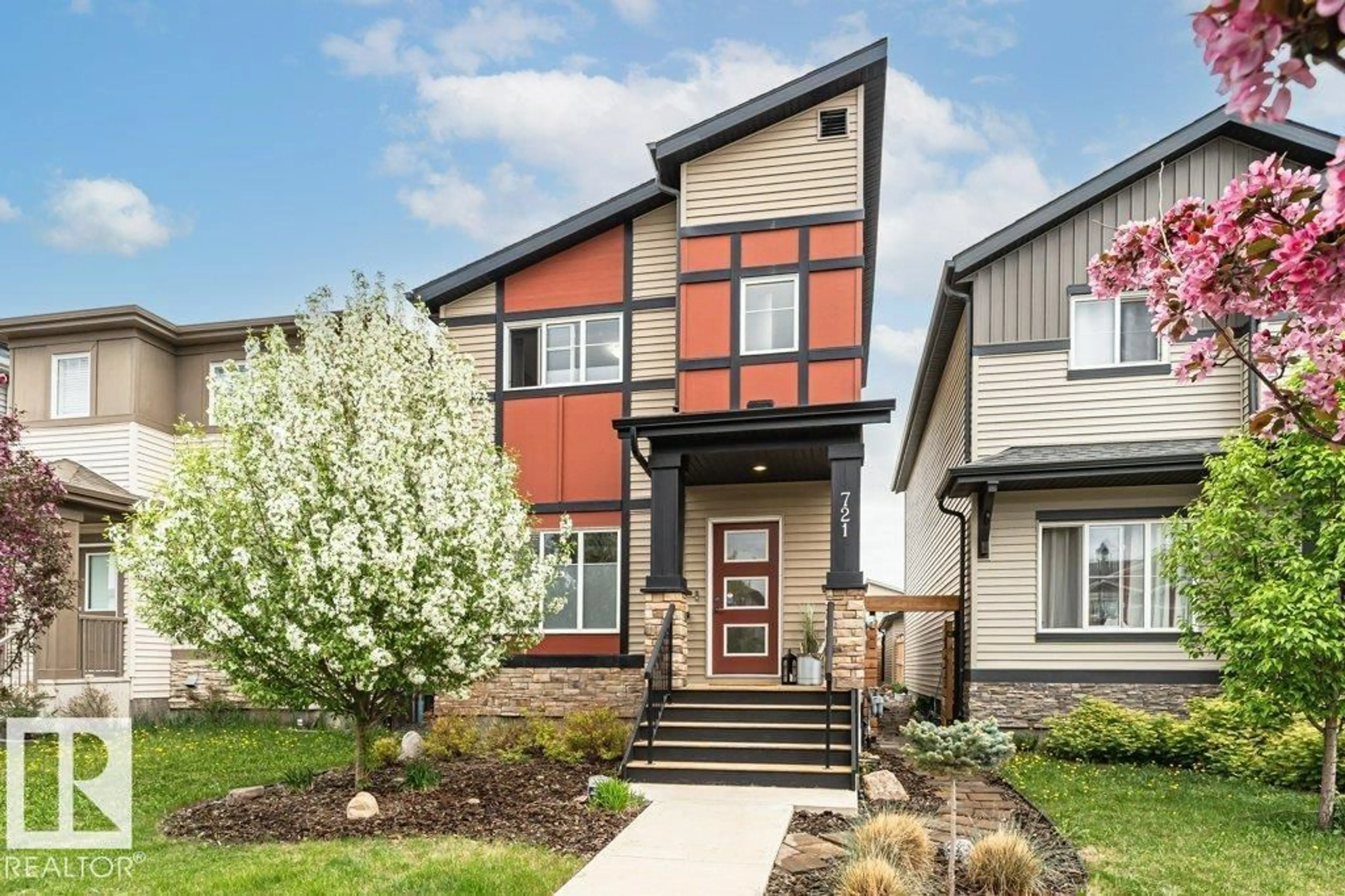 Home with vinyl exterior material, street for 721 BERG LO, Leduc Alberta T9E1G7