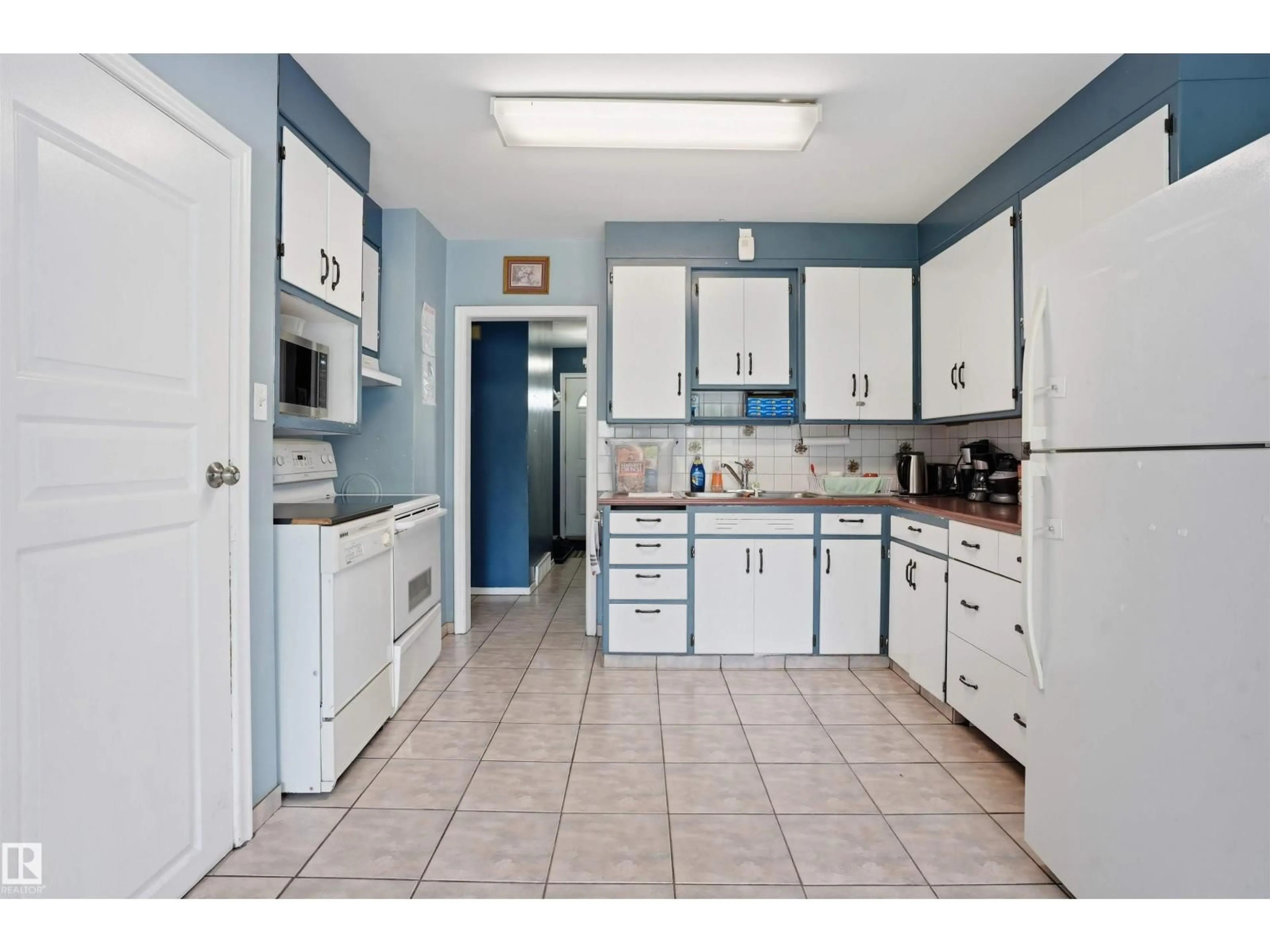 Standard kitchen, ceramic/tile floor for NW - 12908 120 AV, Edmonton Alberta T5L2R4