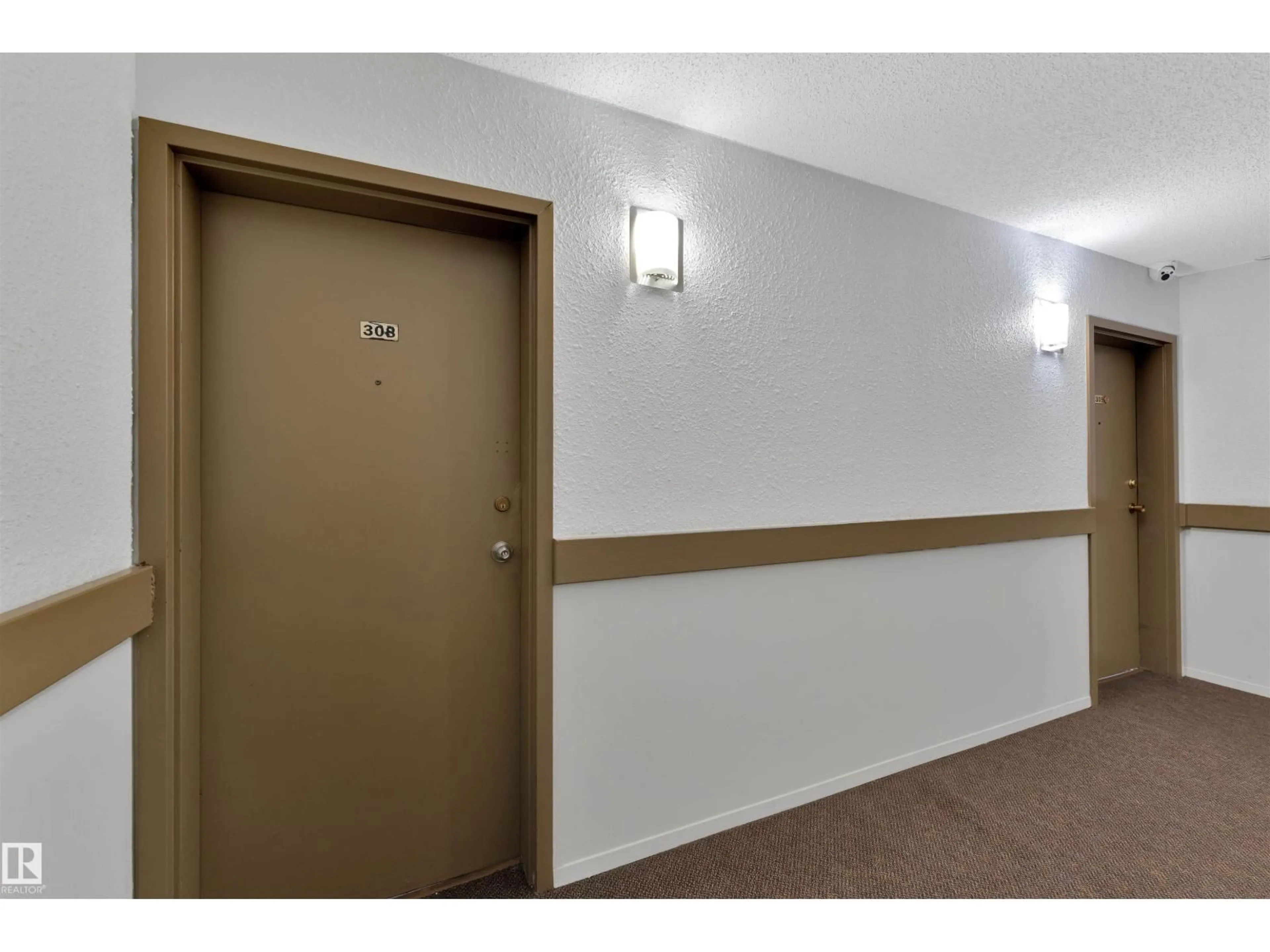 Indoor foyer for #308 - 1620 48 ST, Edmonton Alberta T6L5P1