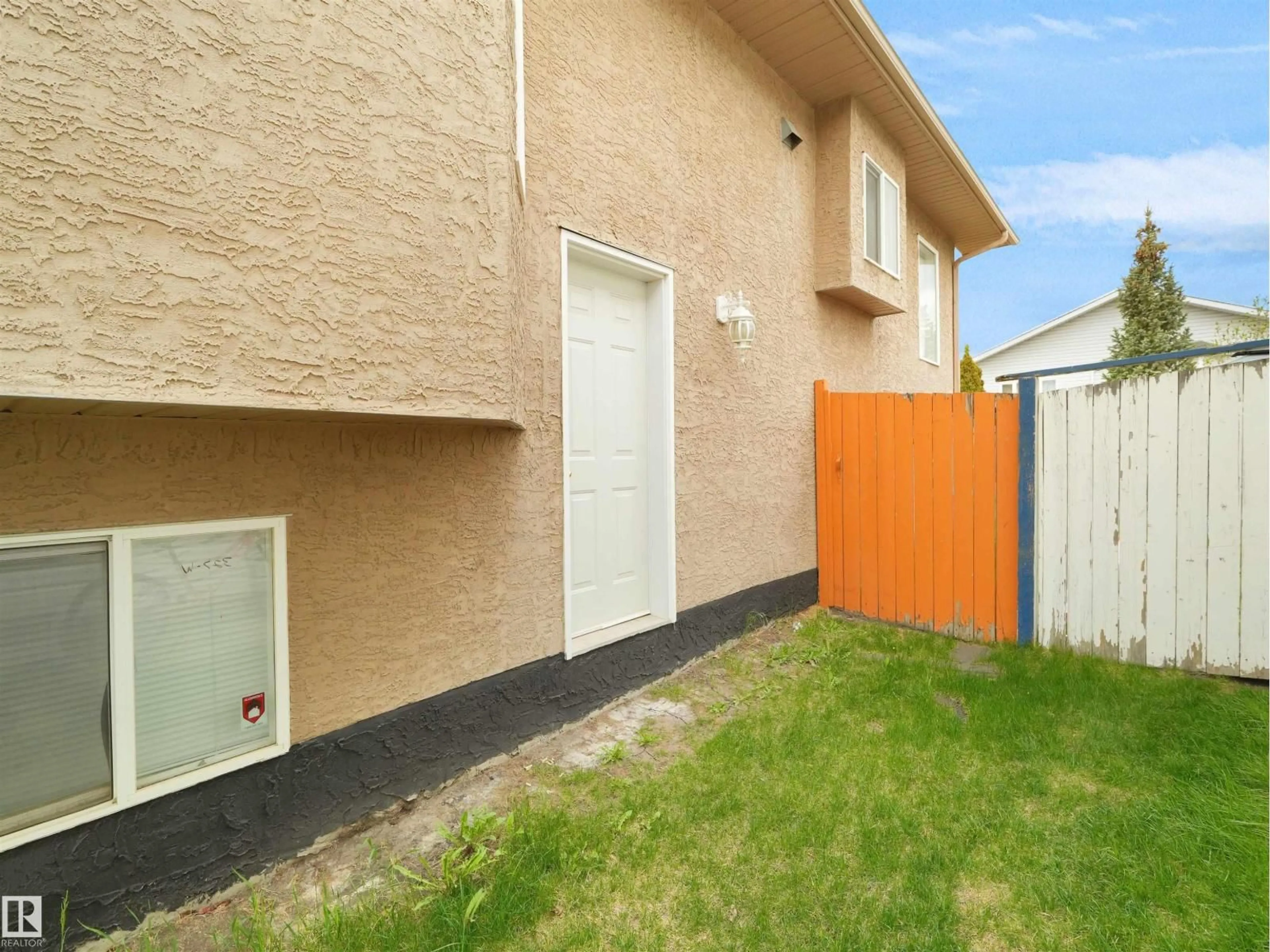 Patio, street for 2832 36B AV, Edmonton Alberta T6T1N4