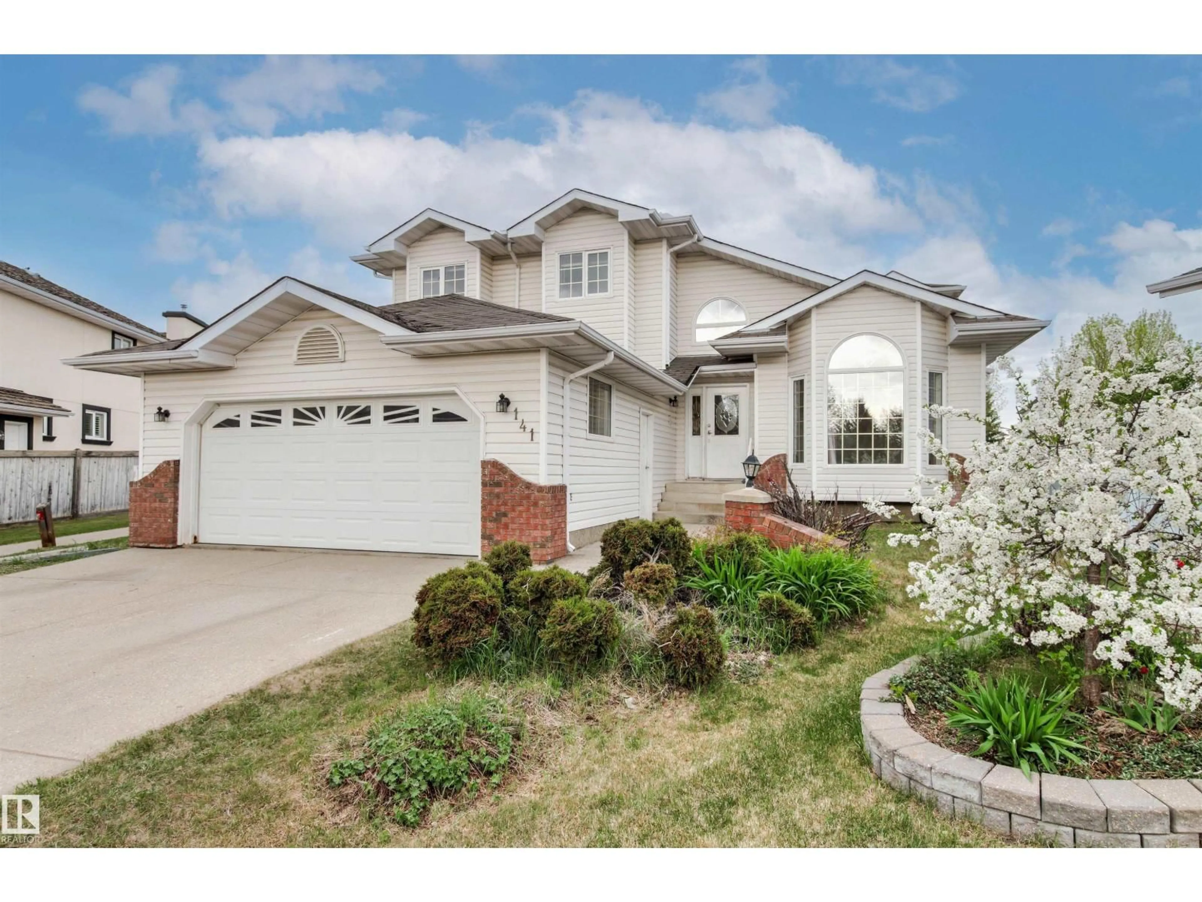 Home with vinyl exterior material, street for 141 KULAWY DR, Edmonton Alberta T6L6T9