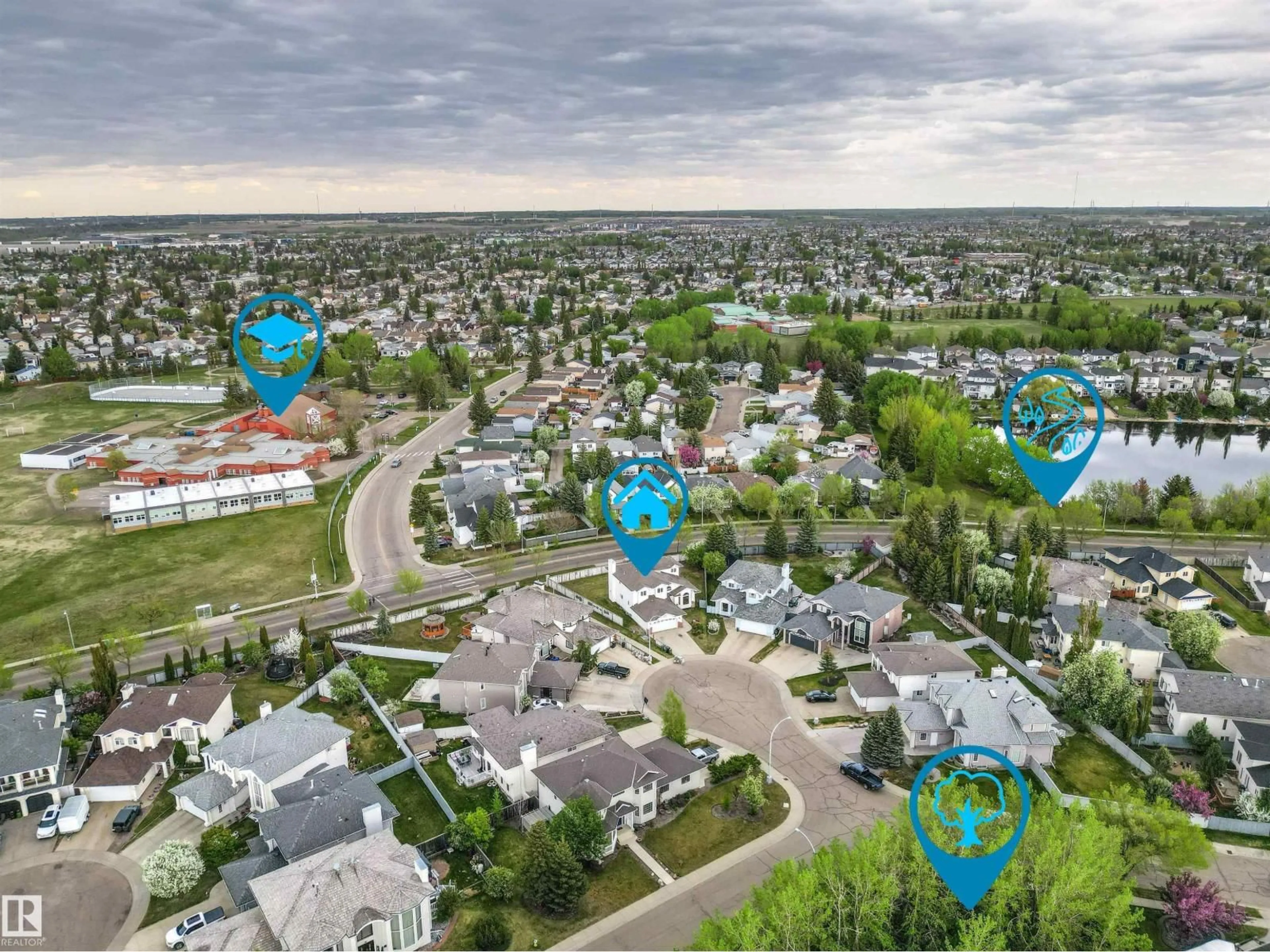A pic from outside/outdoor area/front of a property/back of a property/a pic from drone, street for 141 KULAWY DR, Edmonton Alberta T6L6T9