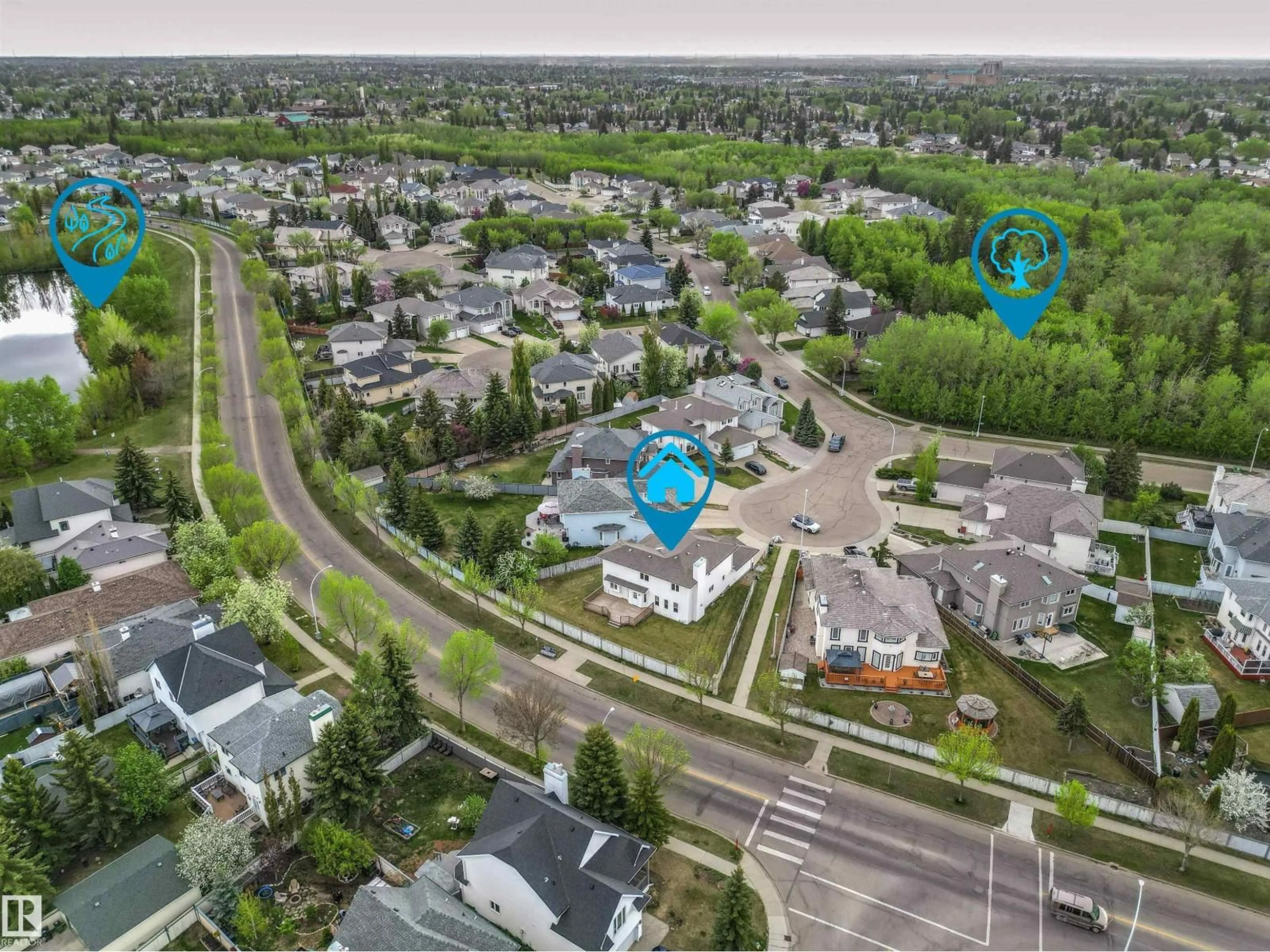 A pic from outside/outdoor area/front of a property/back of a property/a pic from drone, street for 141 KULAWY DR, Edmonton Alberta T6L6T9