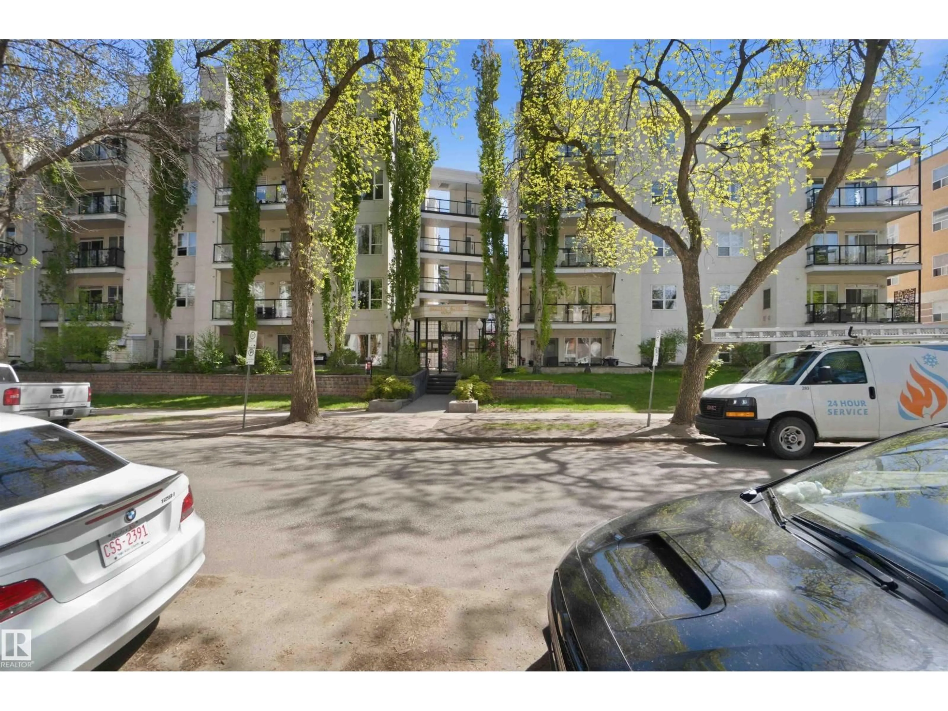 A pic from outside/outdoor area/front of a property/back of a property/a pic from drone, street for 333 10023 110 ST NW, Edmonton Alberta T5K1J5