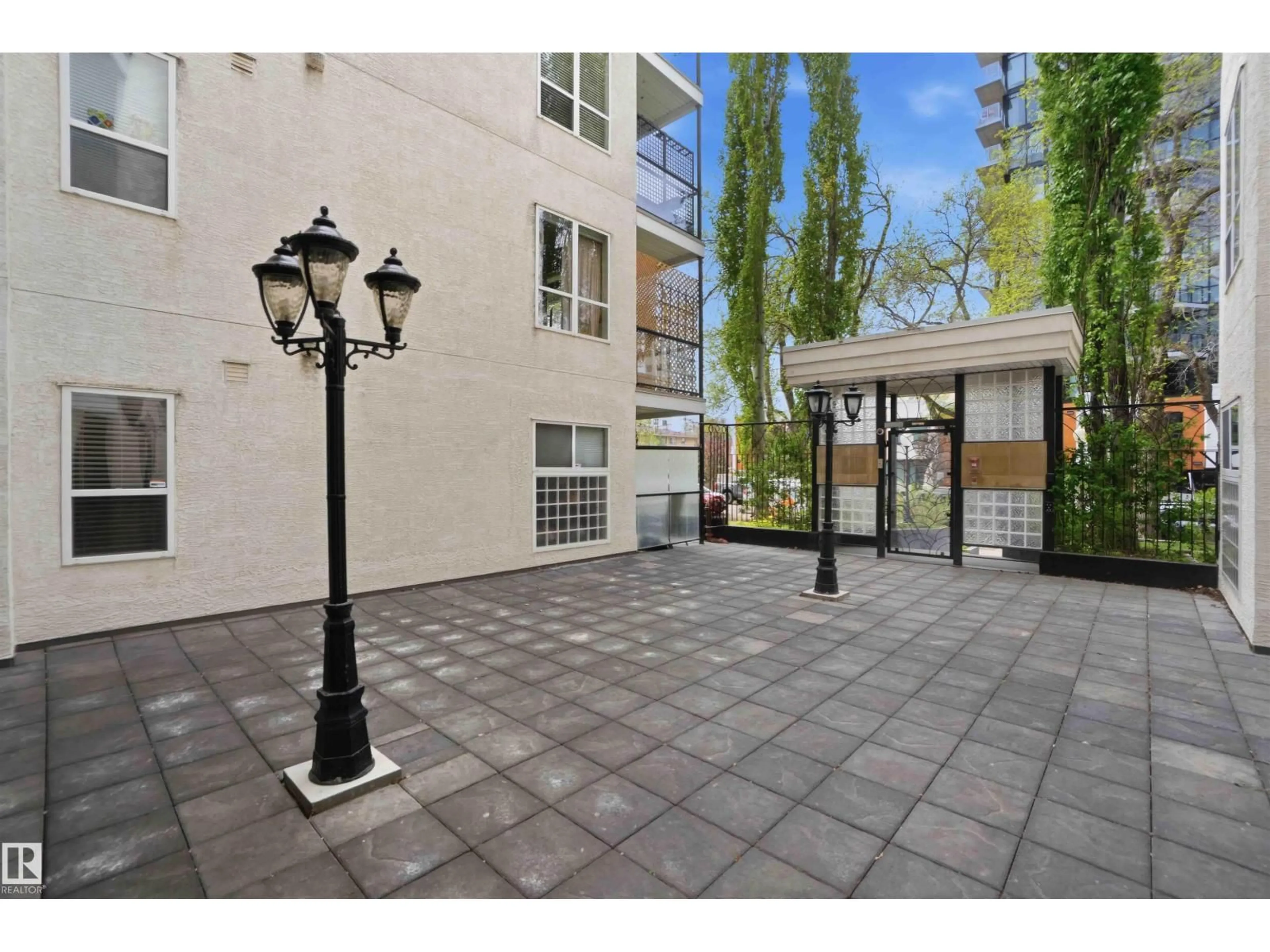 Patio, street for 333 10023 110 ST NW, Edmonton Alberta T5K1J5